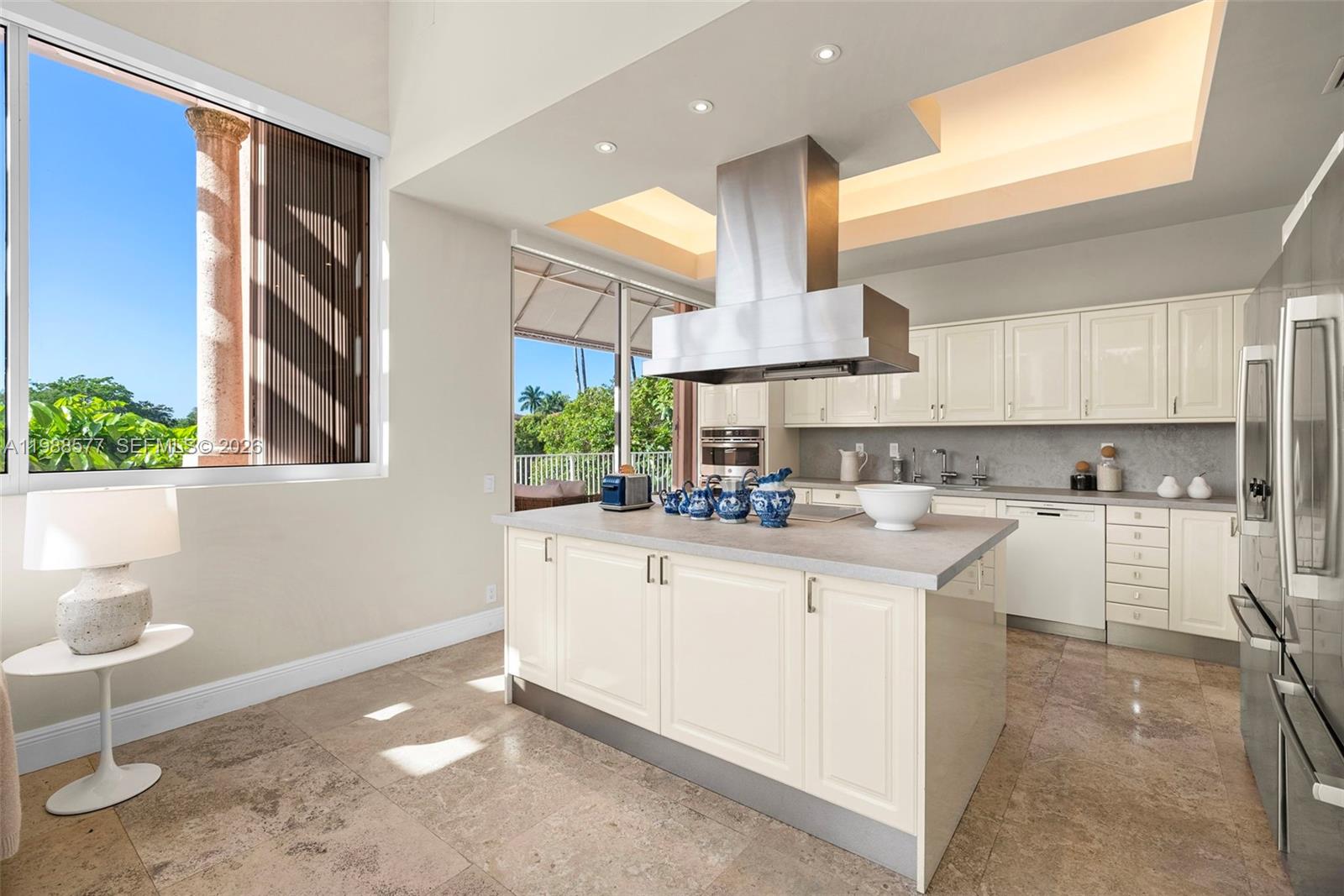 10 Edgewater Dr Lanai South