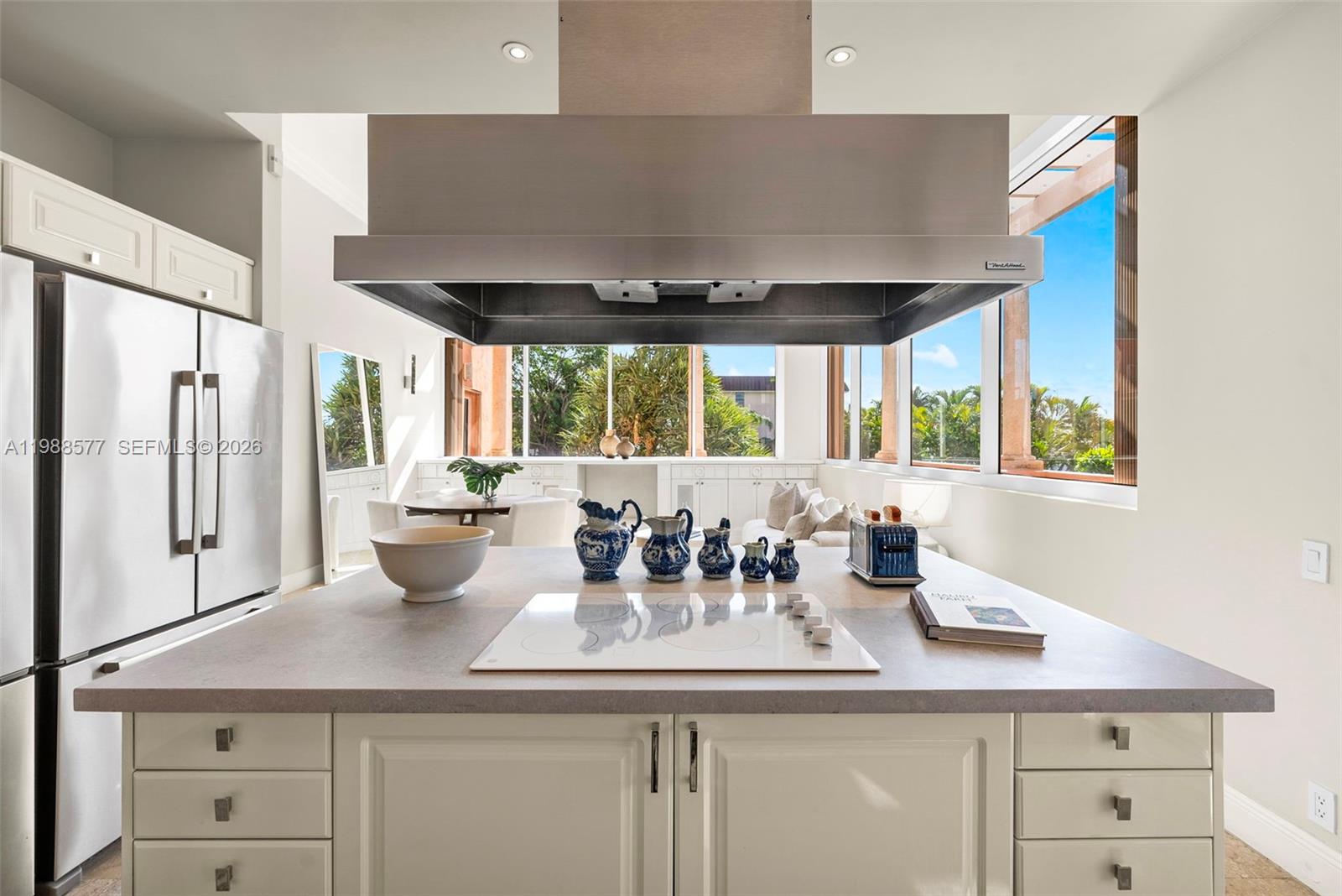 10 Edgewater Dr Lanai South