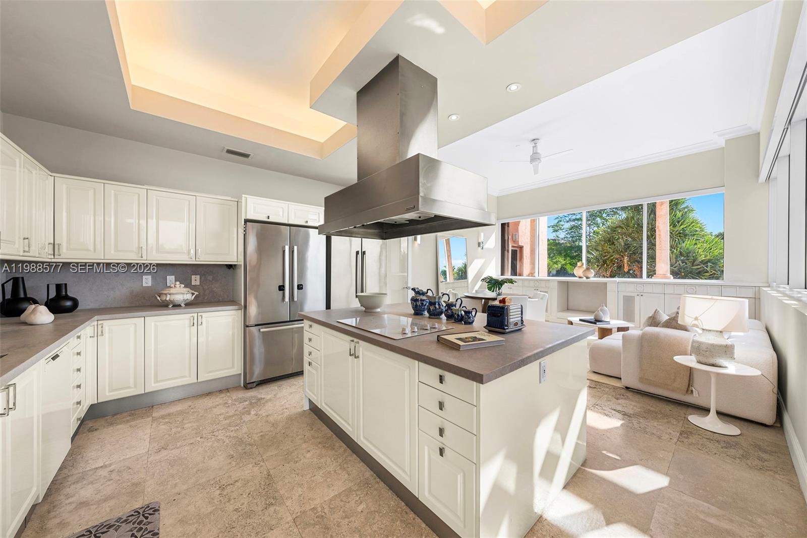 10 Edgewater Dr Lanai South