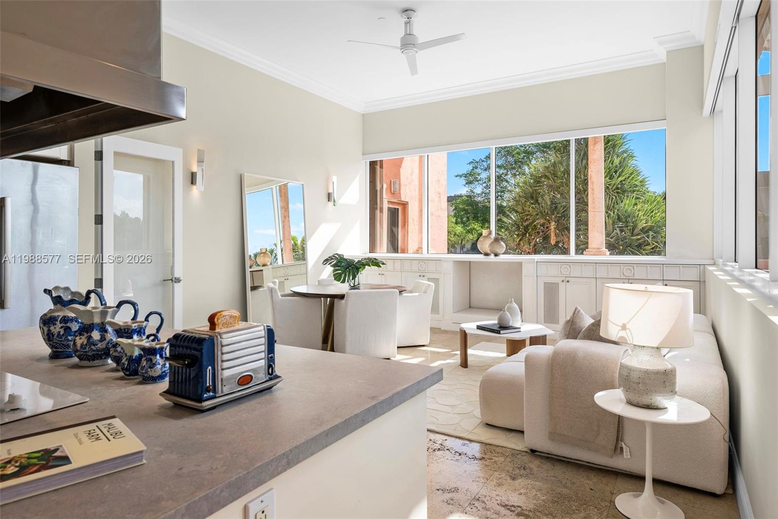 10 Edgewater Dr Lanai South