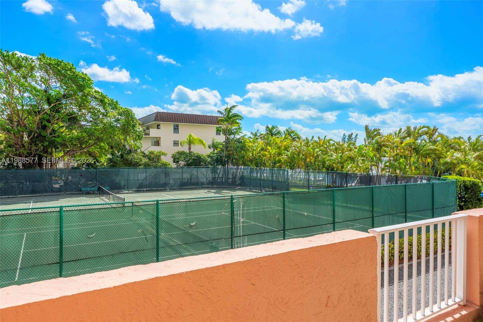 10 Edgewater Dr Lanai South