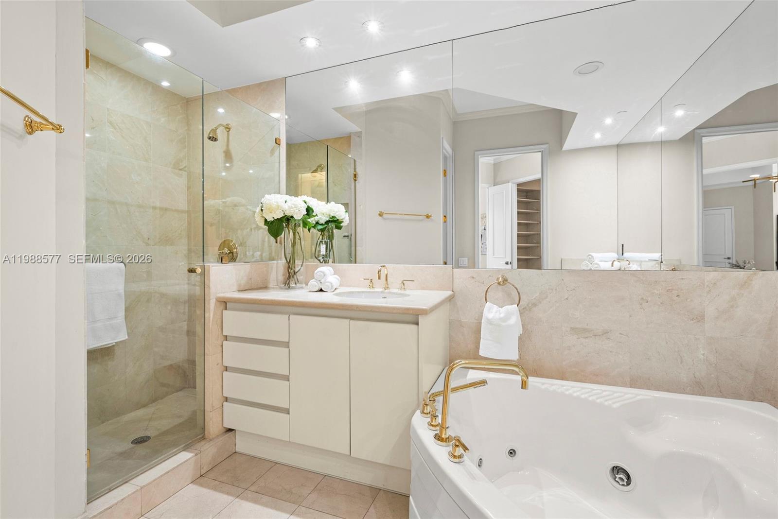 10 Edgewater Dr Lanai South