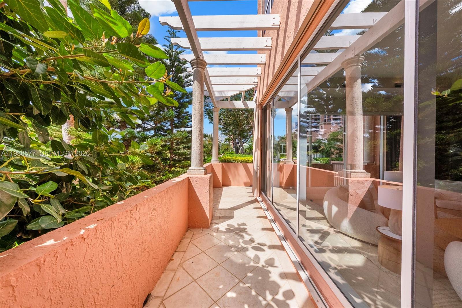 10 Edgewater Dr Lanai South