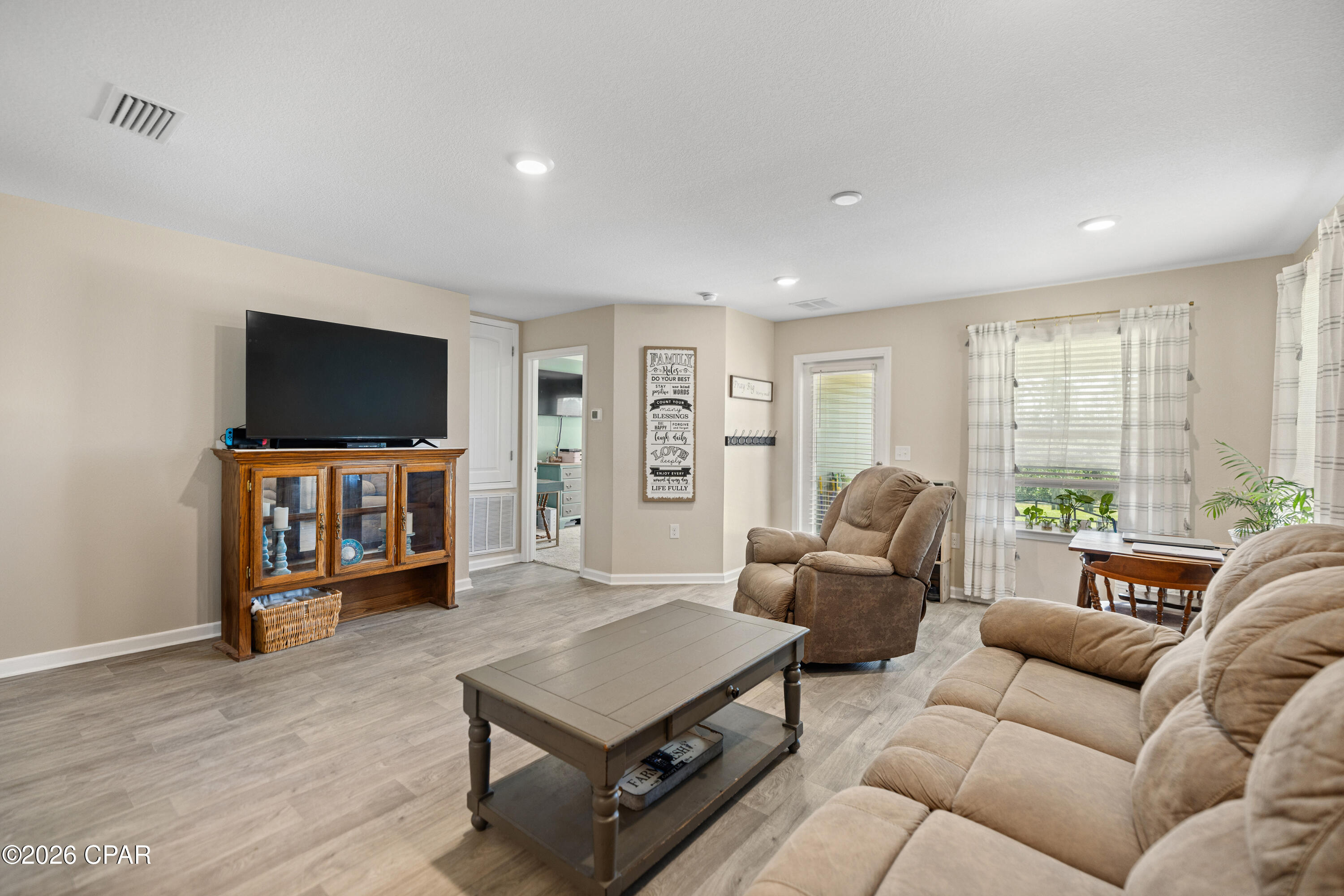 Listing photo id 10 for 3920 Whitehead Boulevard