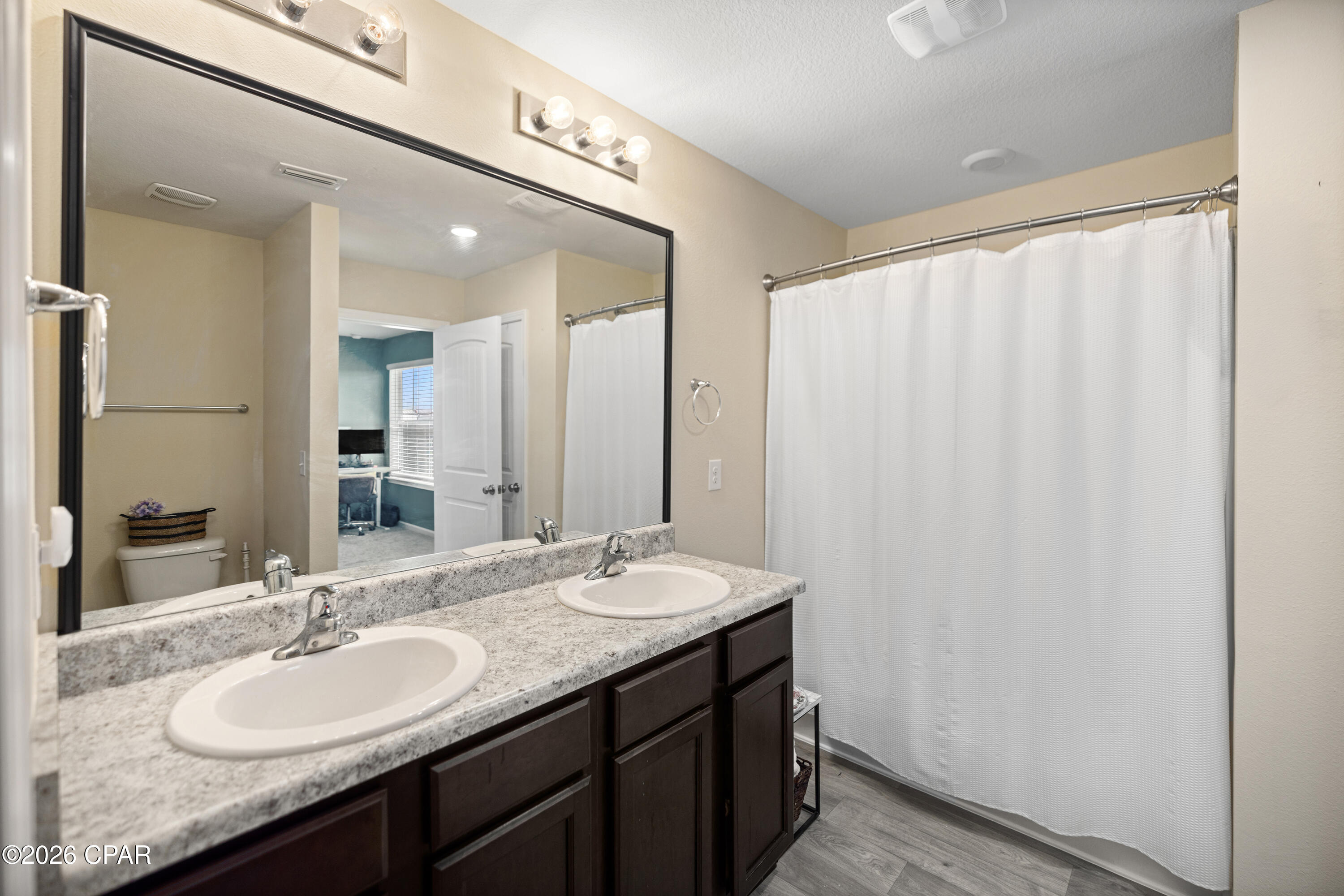 Listing photo id 27 for 3920 Whitehead Boulevard