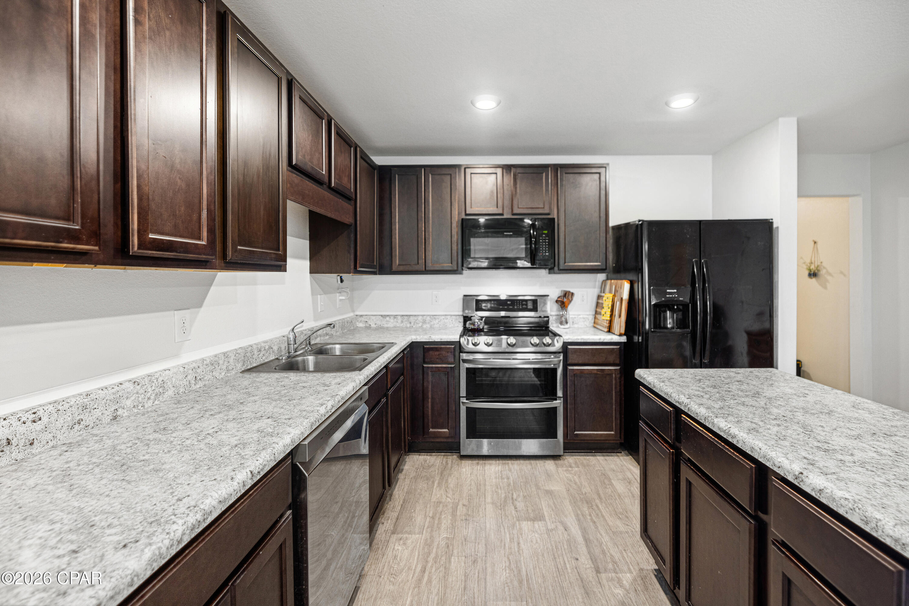 Listing photo id 5 for 3920 Whitehead Boulevard