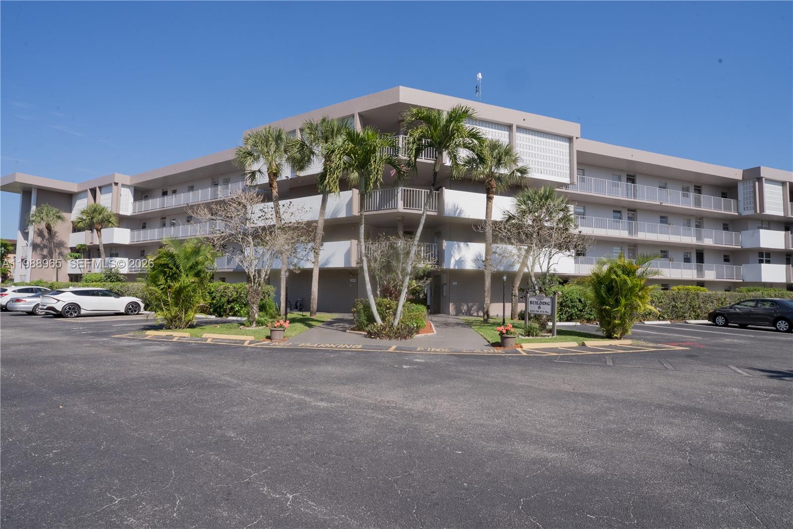 Lauderdale Oaks Condo