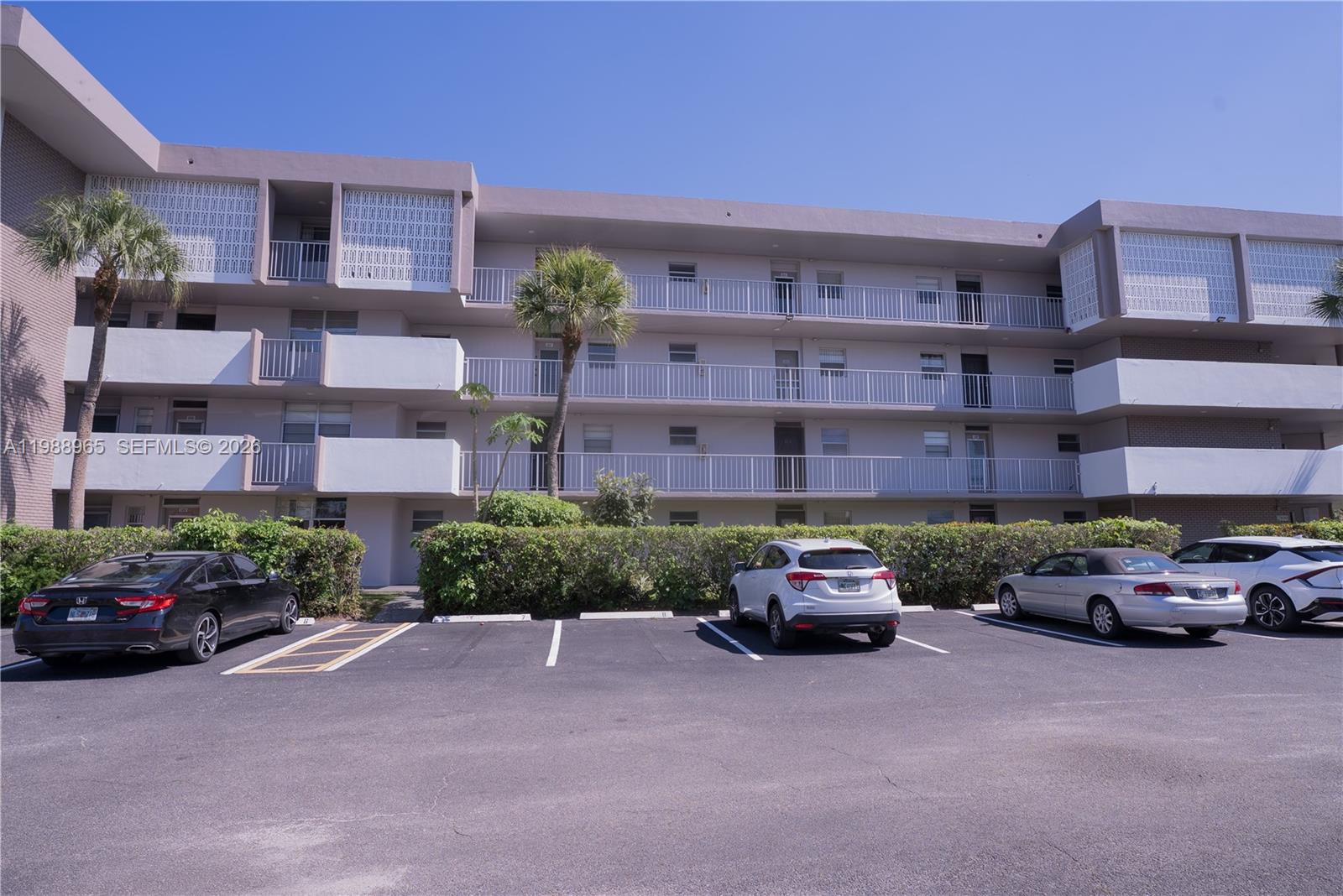 Homes for sale in Lauderdale Lakes, FL | 2800 Nw 47Th Ter #103B, Lauderdale Lakes, FL 33313 | MLS# A11988965