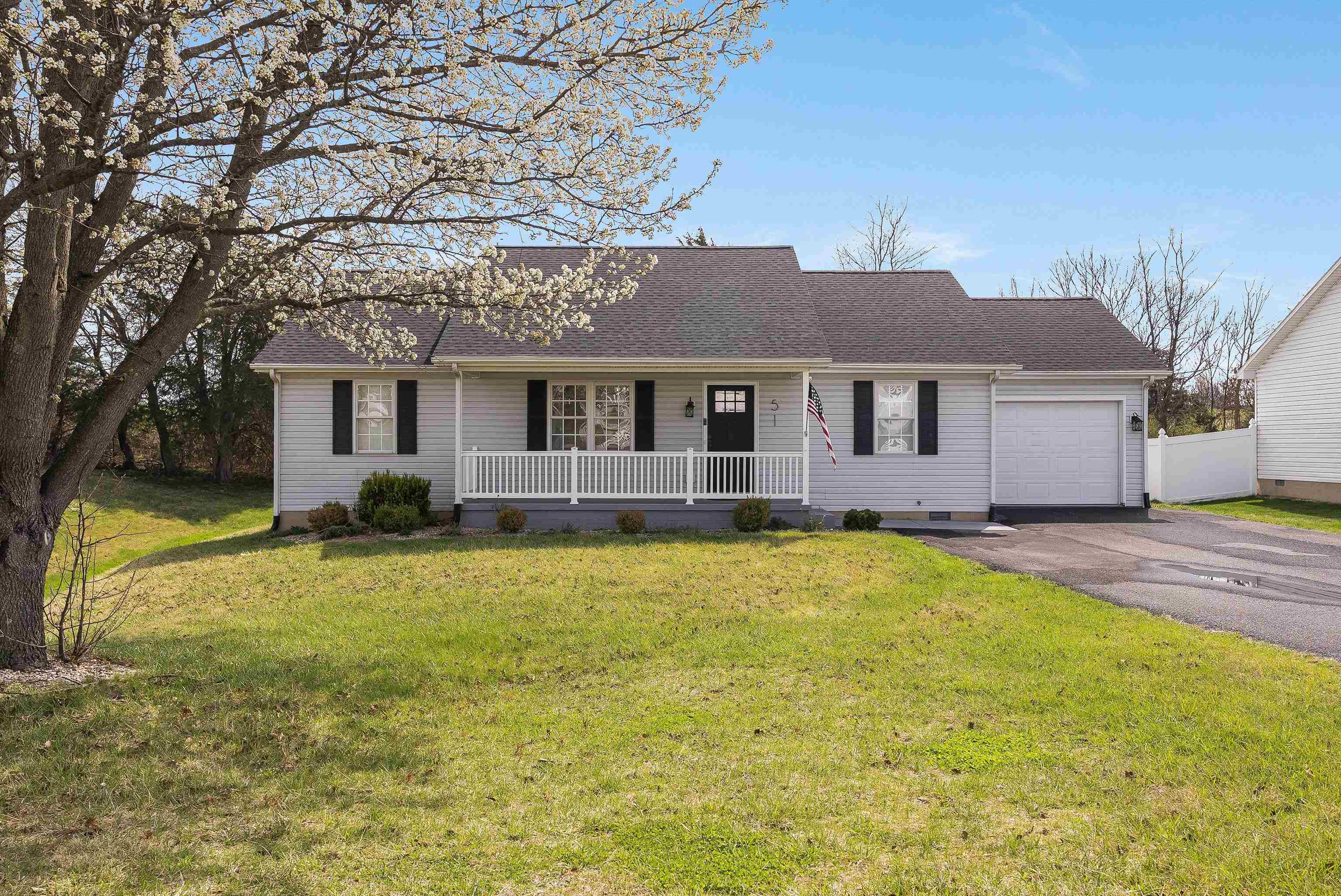 51 FALCON LN, Weyers Cave, VA 24486