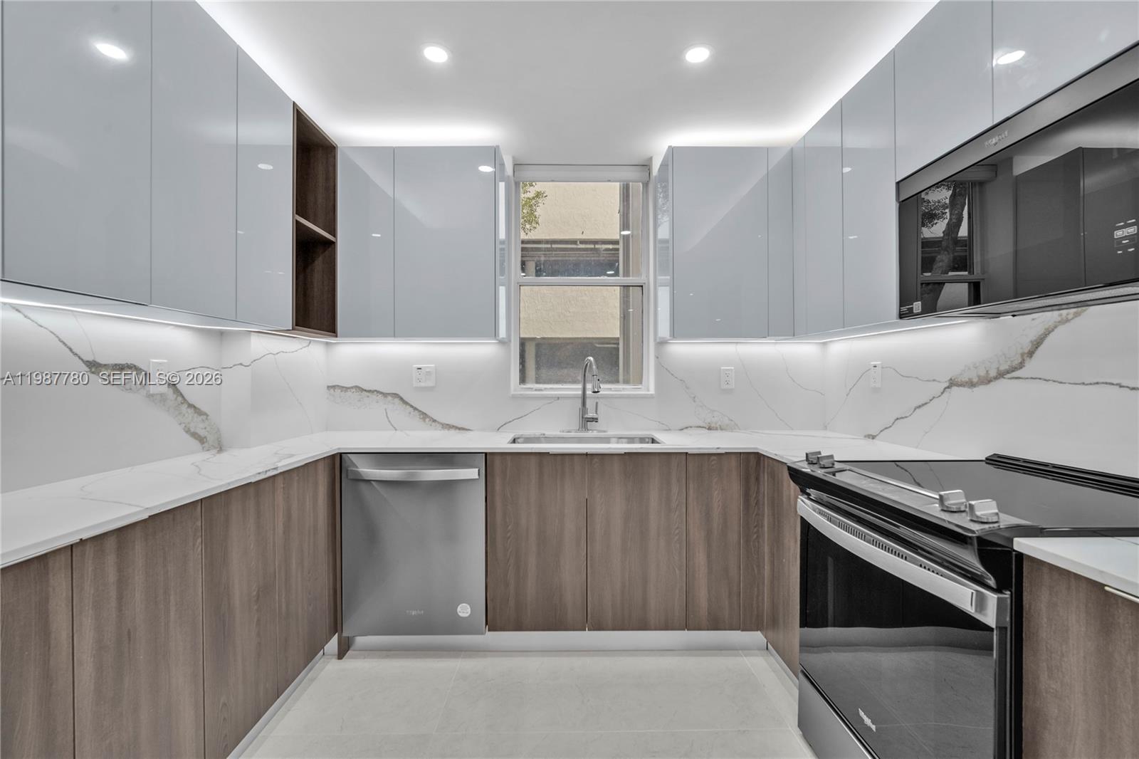 Tower At Biscayne Cove Co