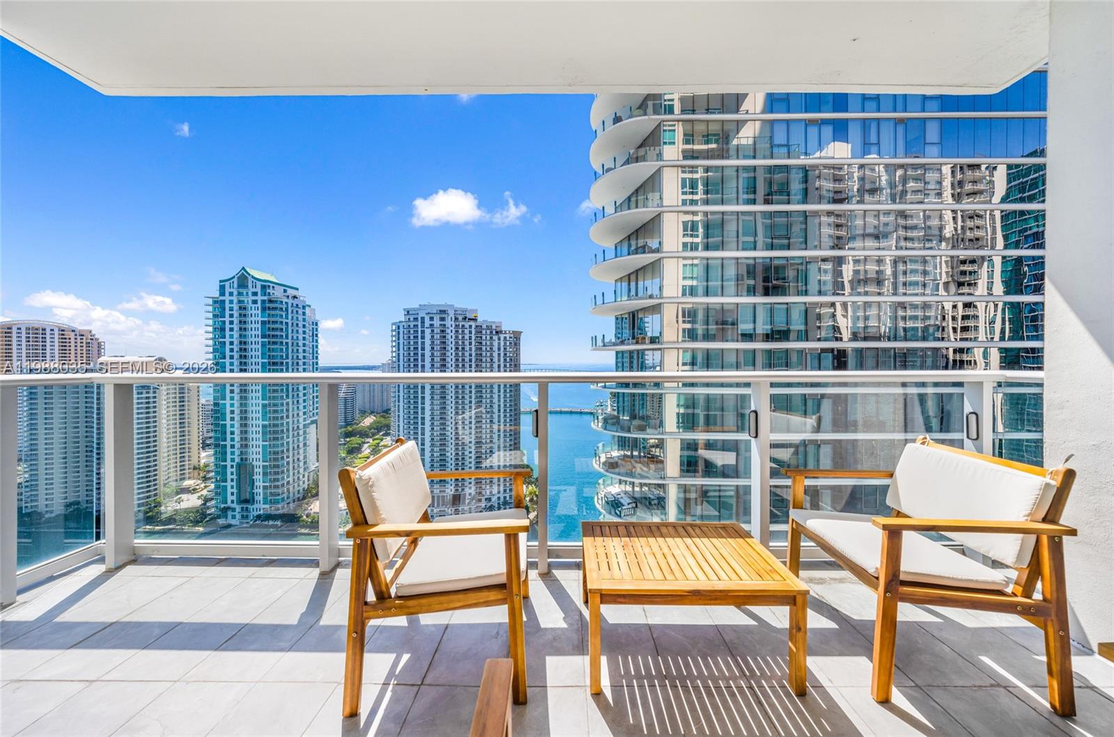 Met 1 Condo