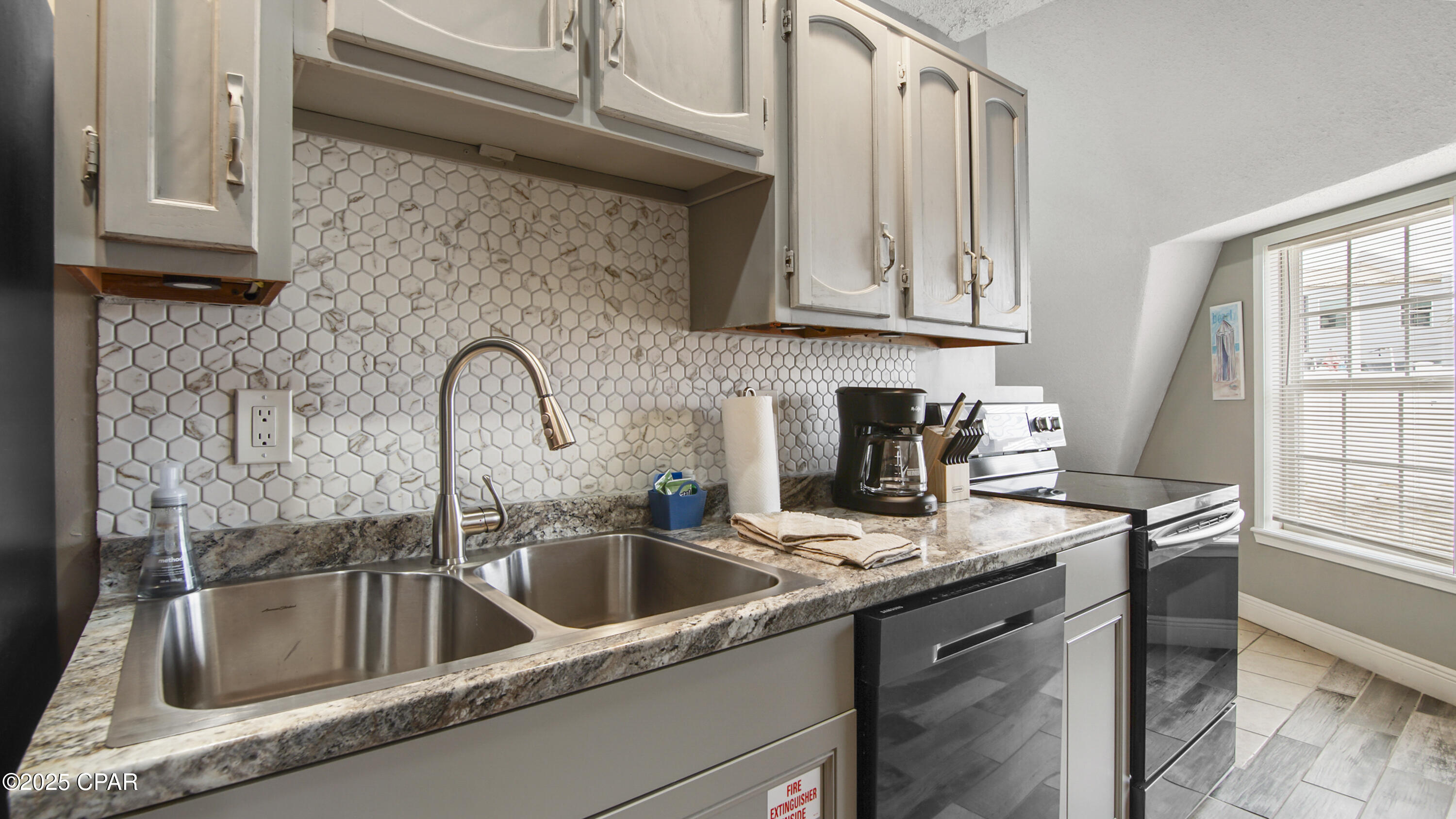 Image 12 For 8421 Elizabeth Avenue