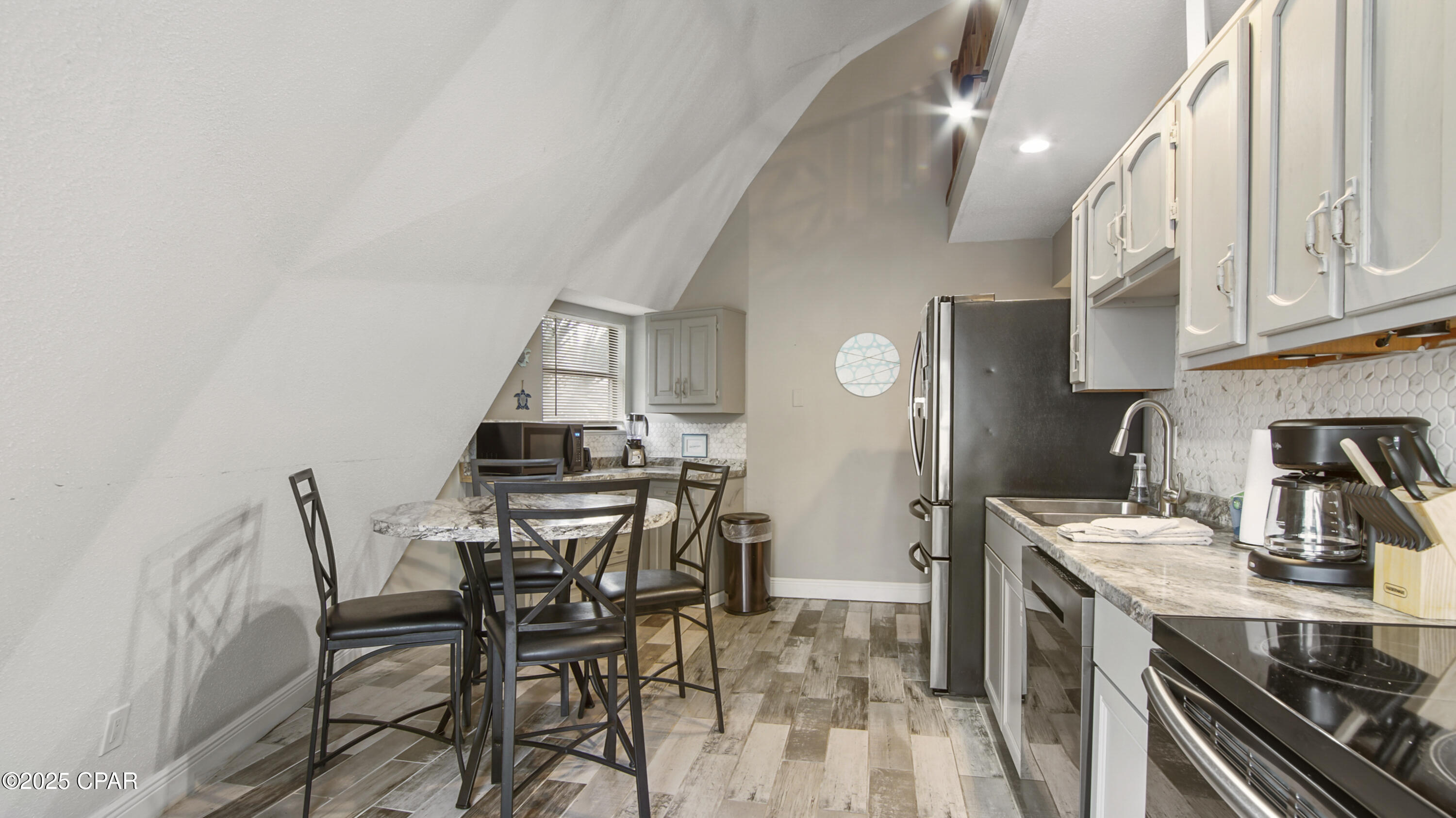 Image 13 For 8421 Elizabeth Avenue