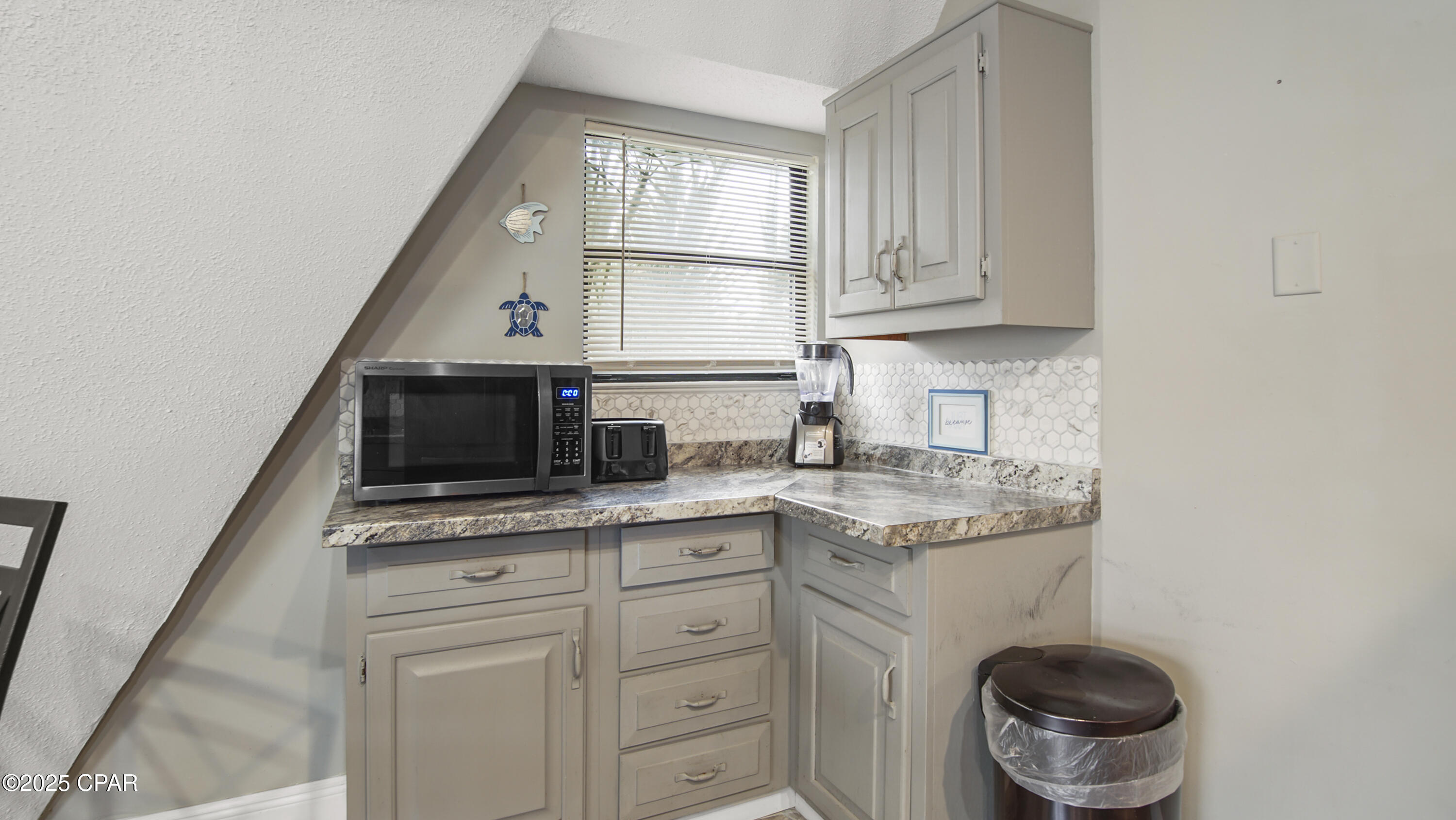 Image 15 For 8421 Elizabeth Avenue