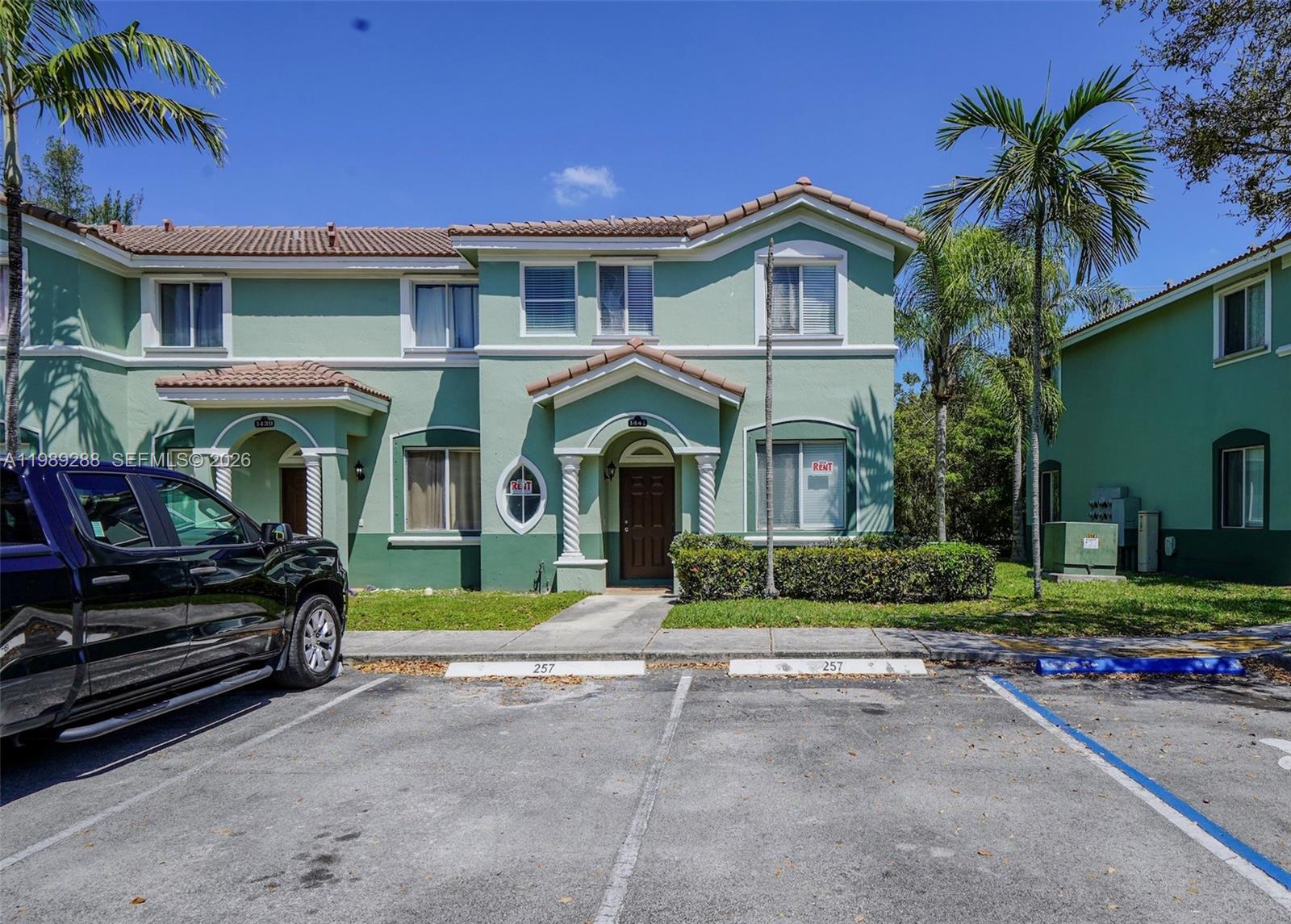 Shoma Townhomes At Keysco