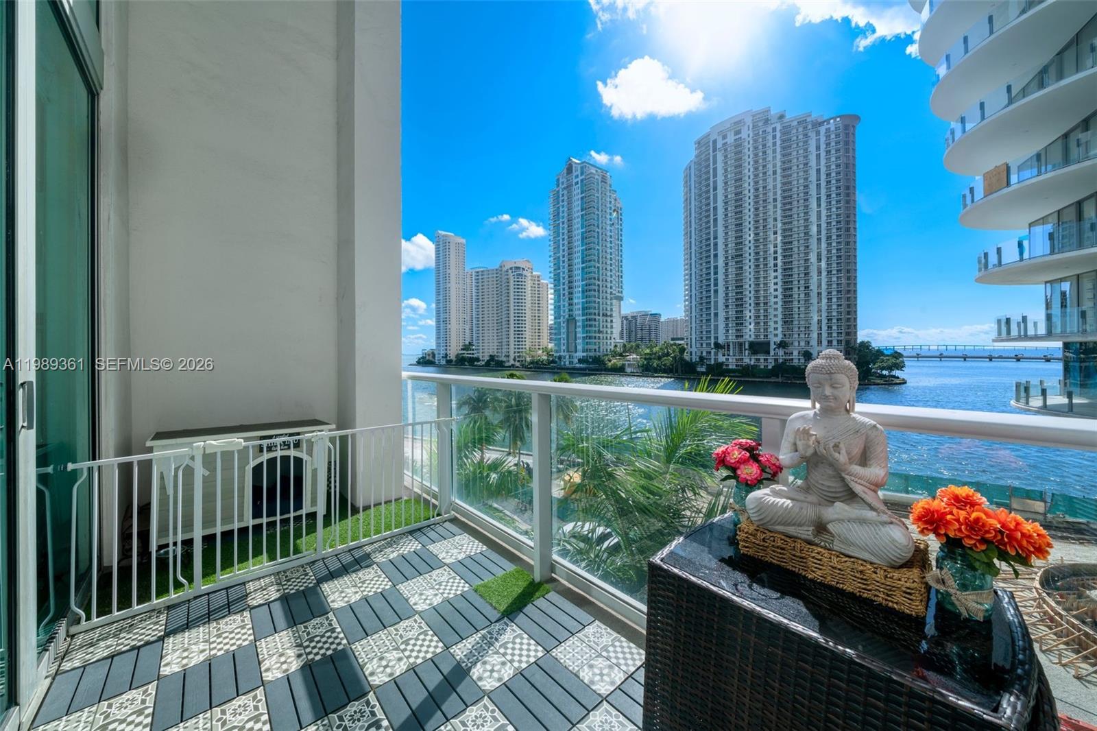 Met 1 Condo