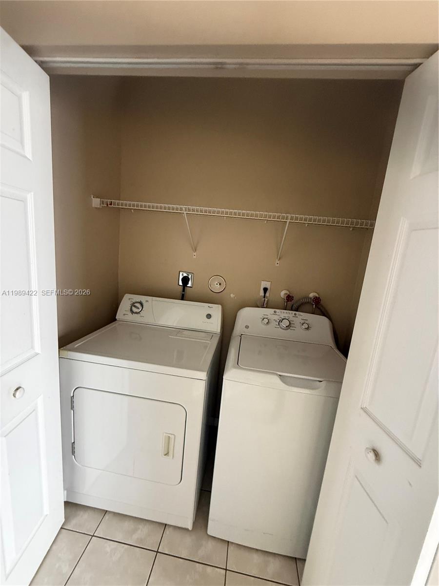 2359 SE 23rd Dr 2359