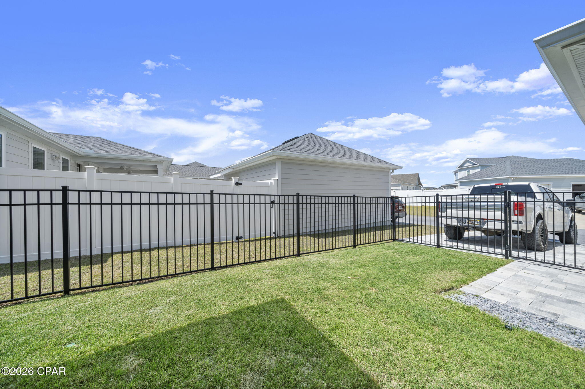 Image 50 For 2001 Rushes Avenue