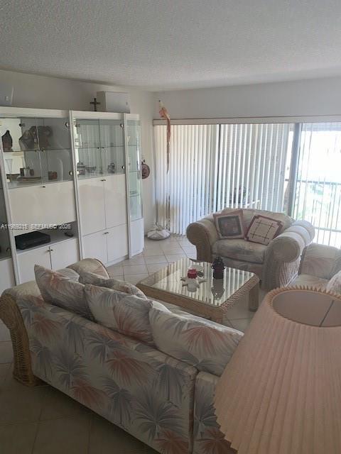 Racquet Club Apts At Bona