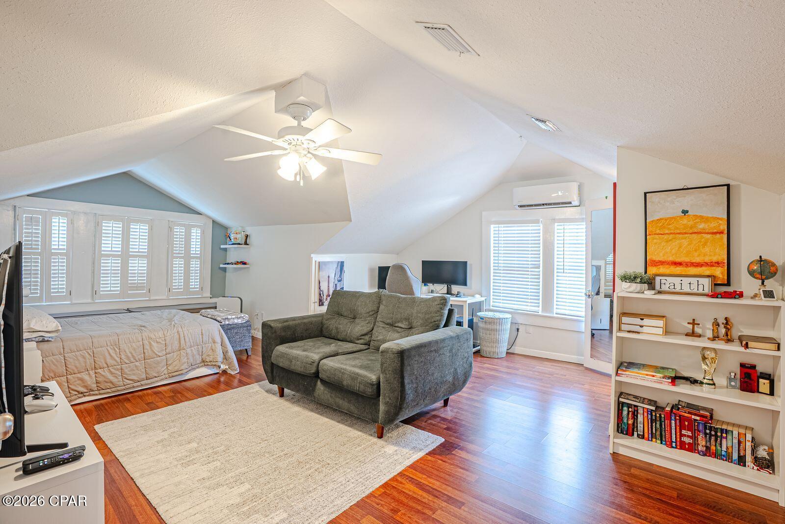 Image 43 For 804 Balboa Avenue