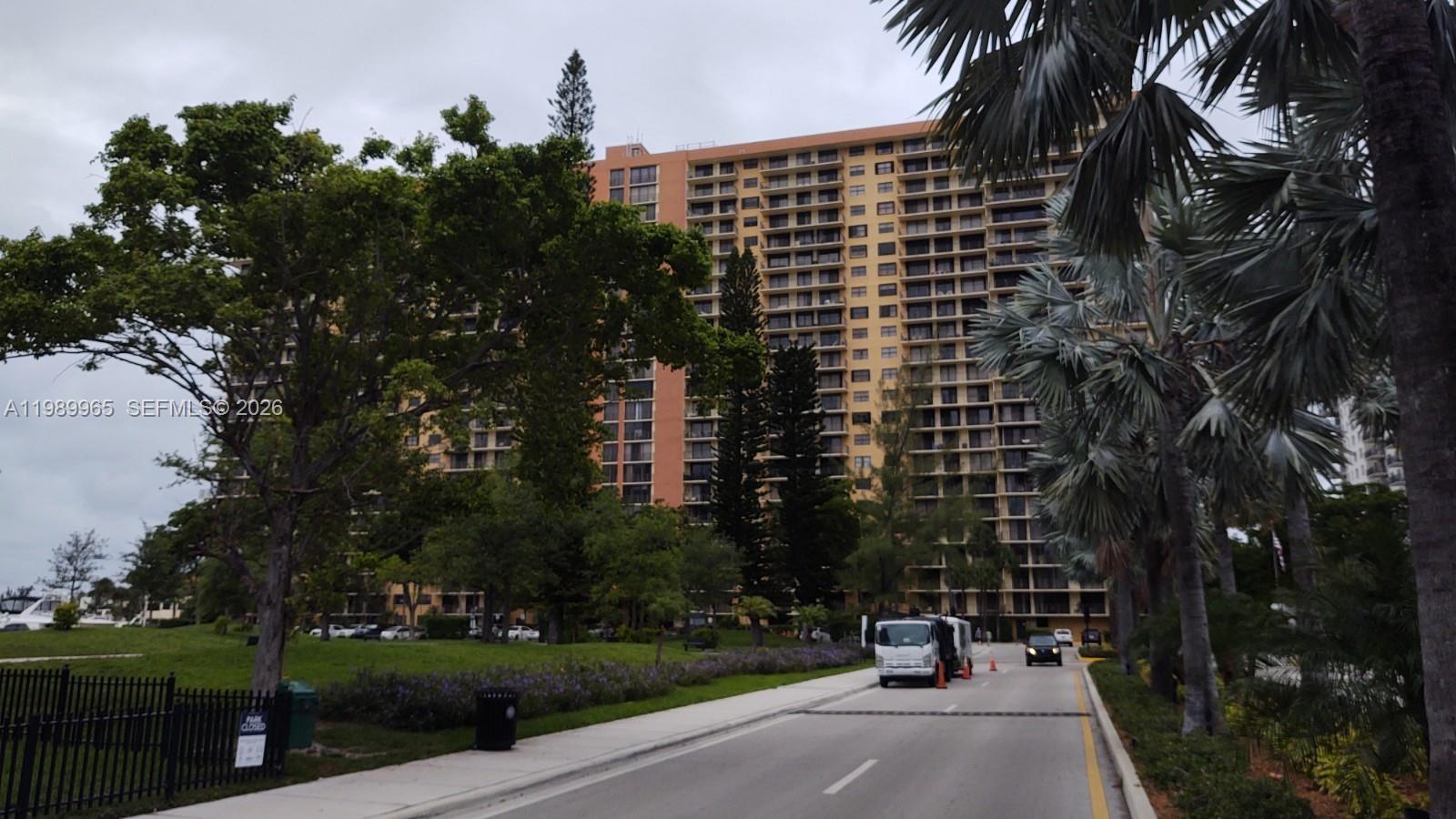 Winston Towers 700 Condo