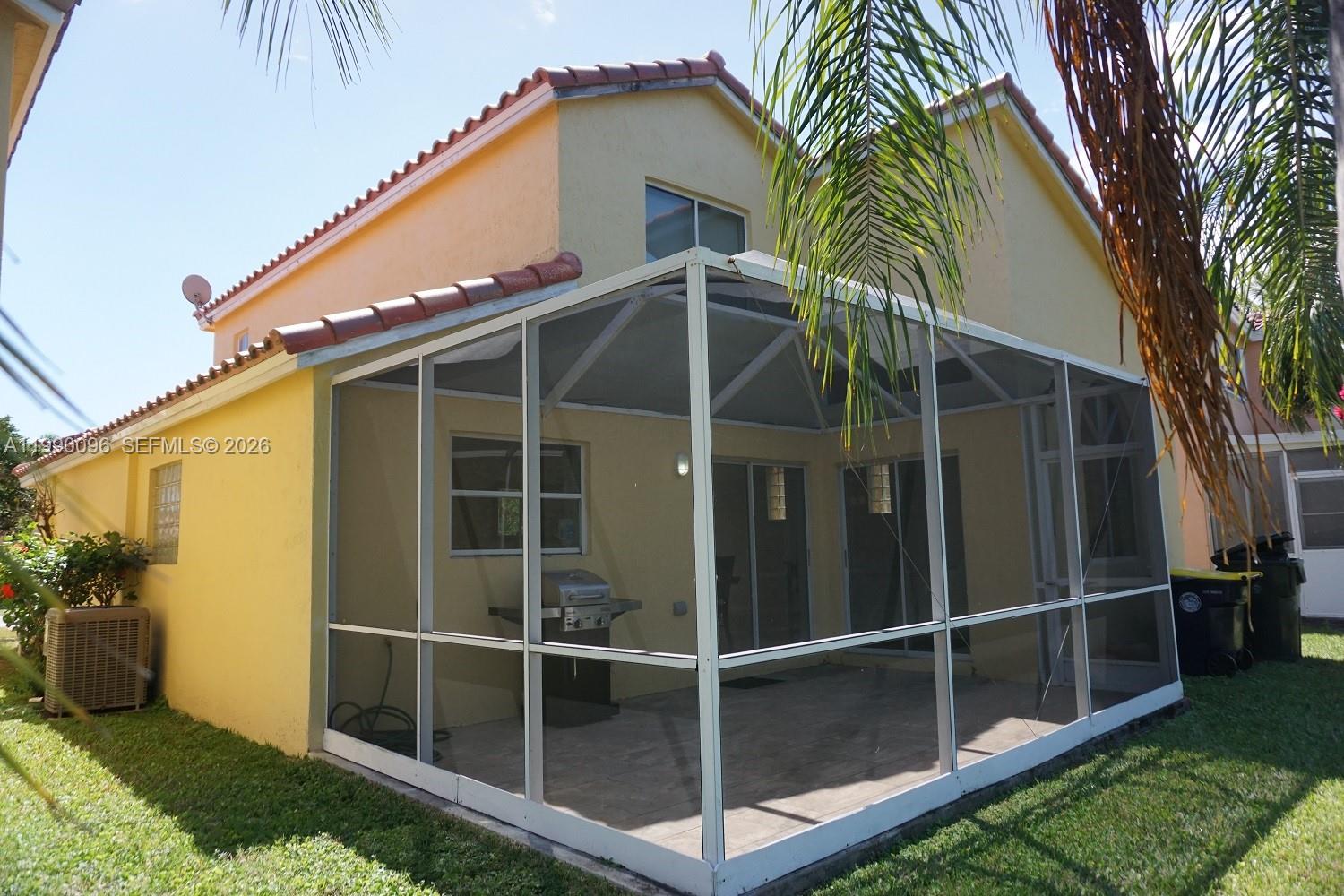 Spacious garage and storage at 1057 6th Ave - Home in Dania Beach