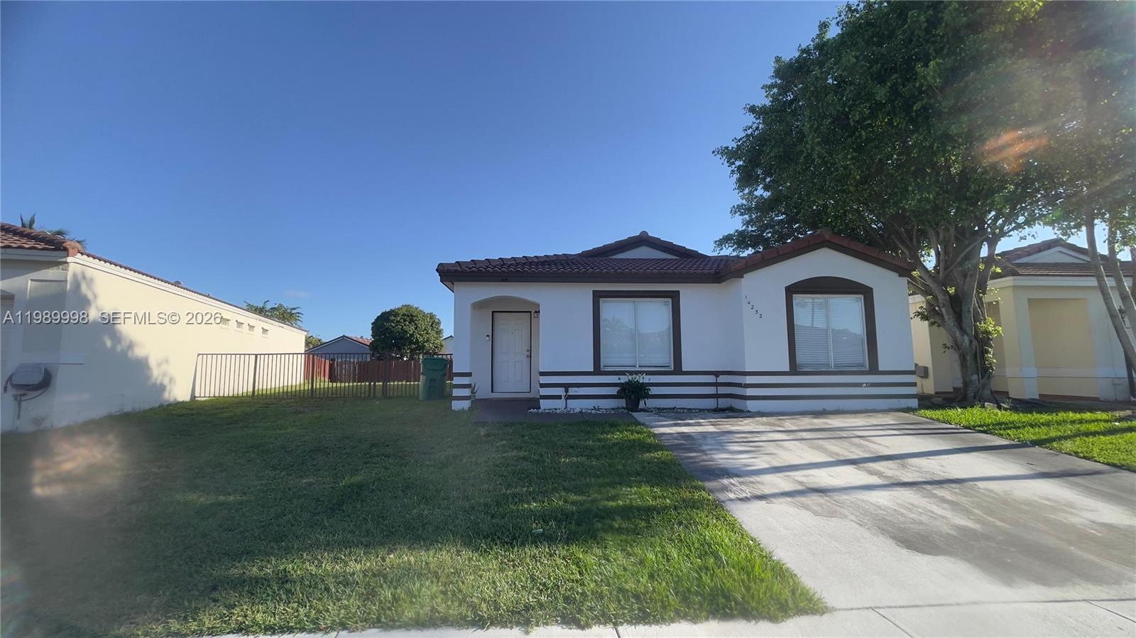 Weitzer Serena Lakes West