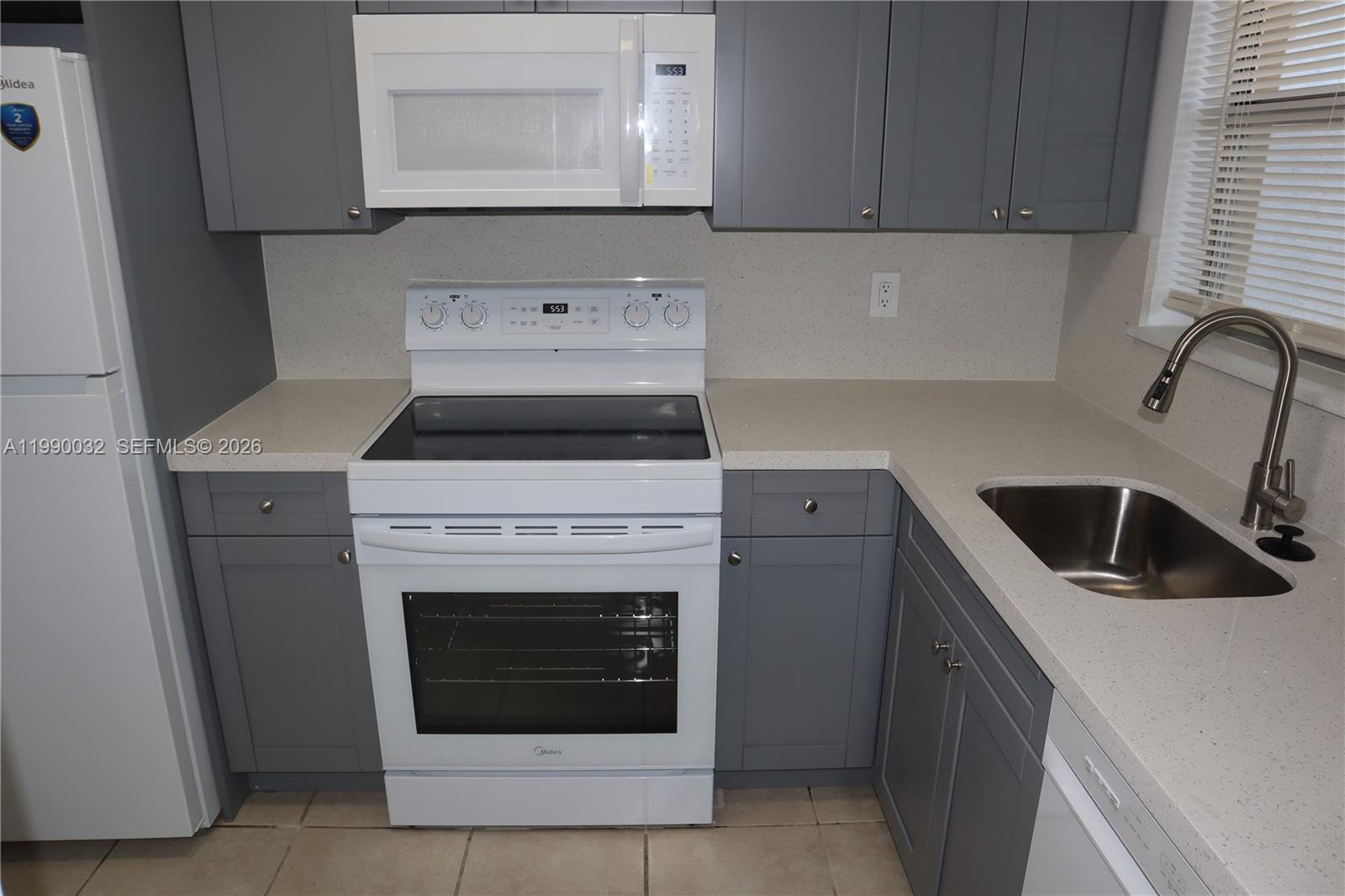 Sunrise Lakes 49 Condo