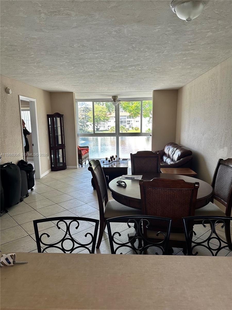 Sunrise Lakes 10 Condo