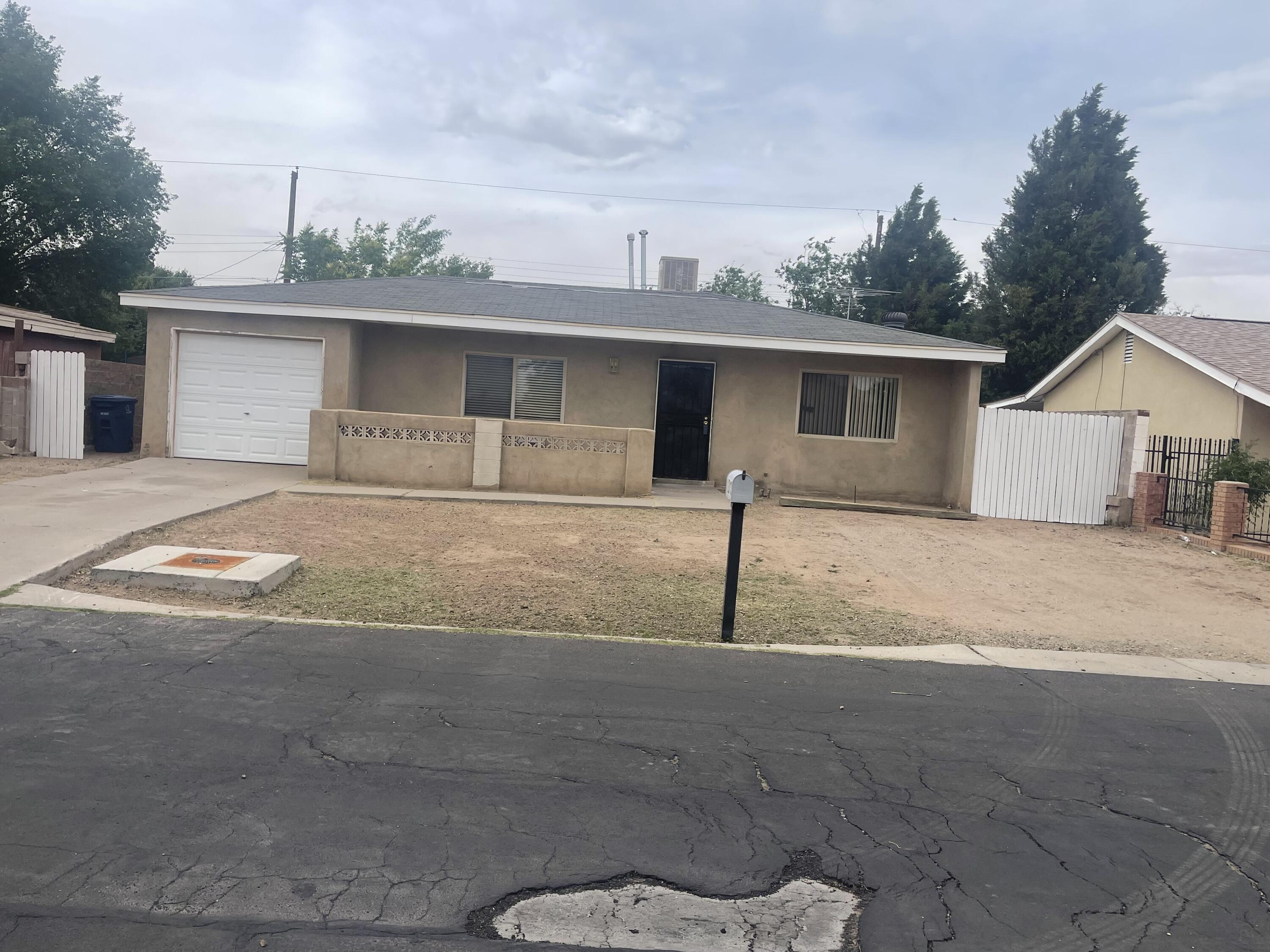 This charming 3 bedroom 2 bath is ready for its new owners! Fully fenced backyard perfect for privacy, pets, or entertaining. Enjoy a mature fruit tree in the backyard. Conveniently located near shopping, dining and  entertainment. This home offers comfort and accessibility.