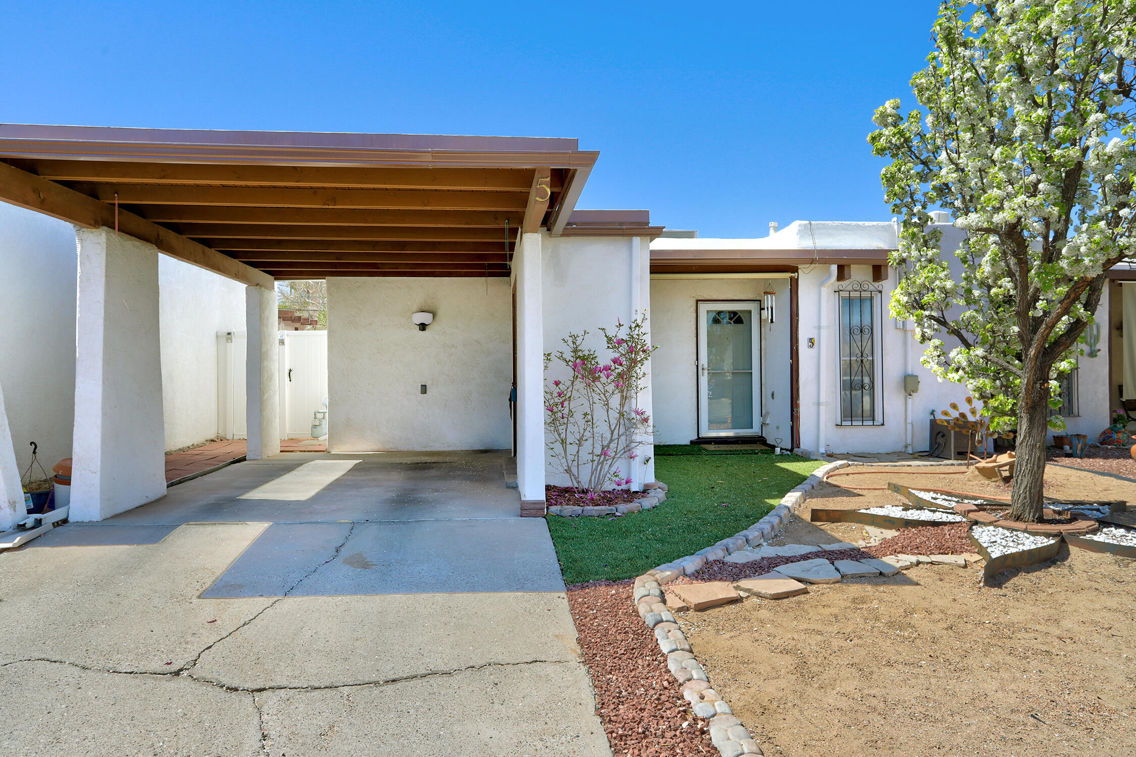 Homes for sale in Albuquerque, NM | 5 Calle Sol Se Mete Nw, Albuquerque, NM 87120 | MLS# 1100625