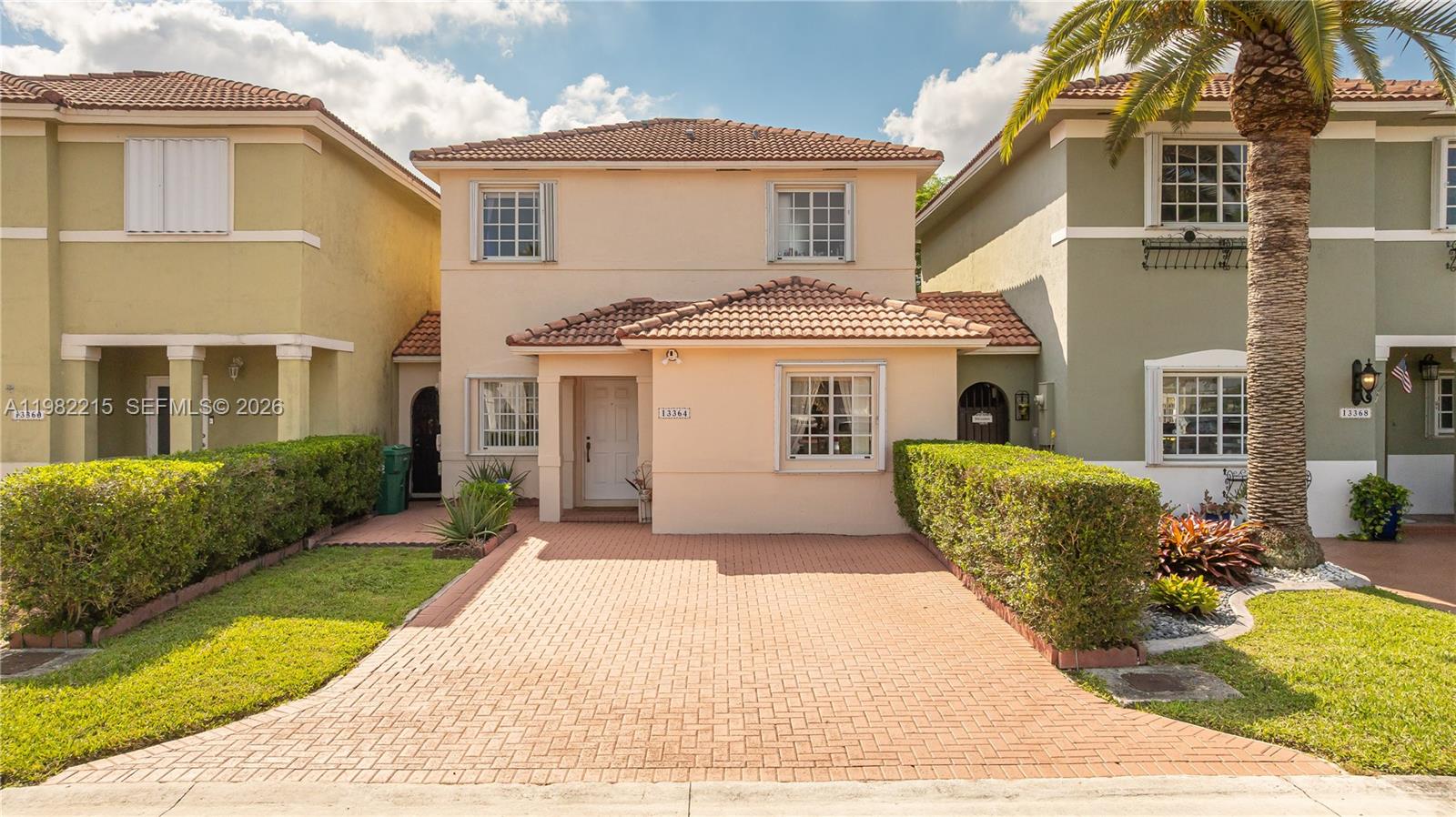 Precious Homes At Twin La