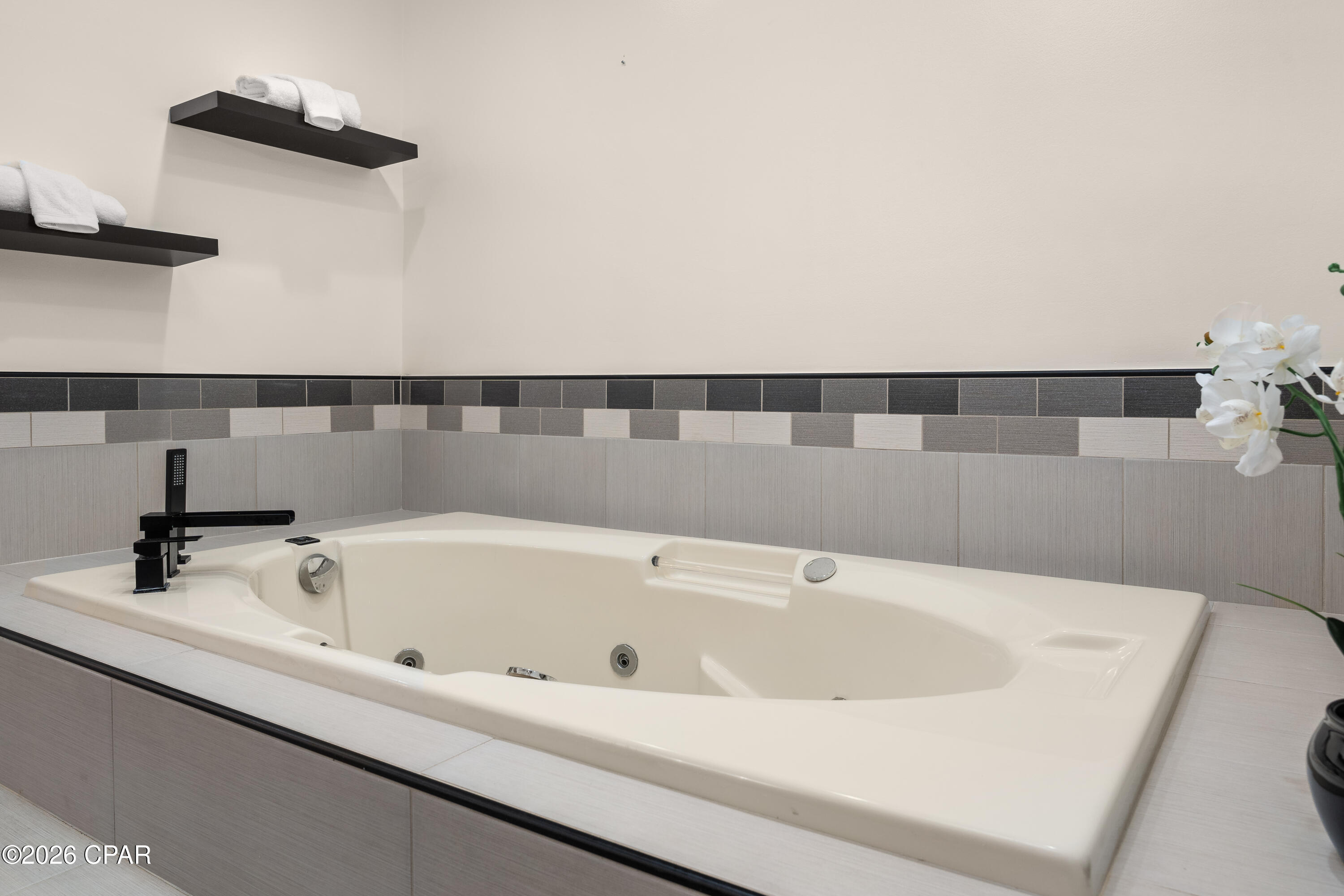 Image 27 For 6323 Thomas Drive 501a