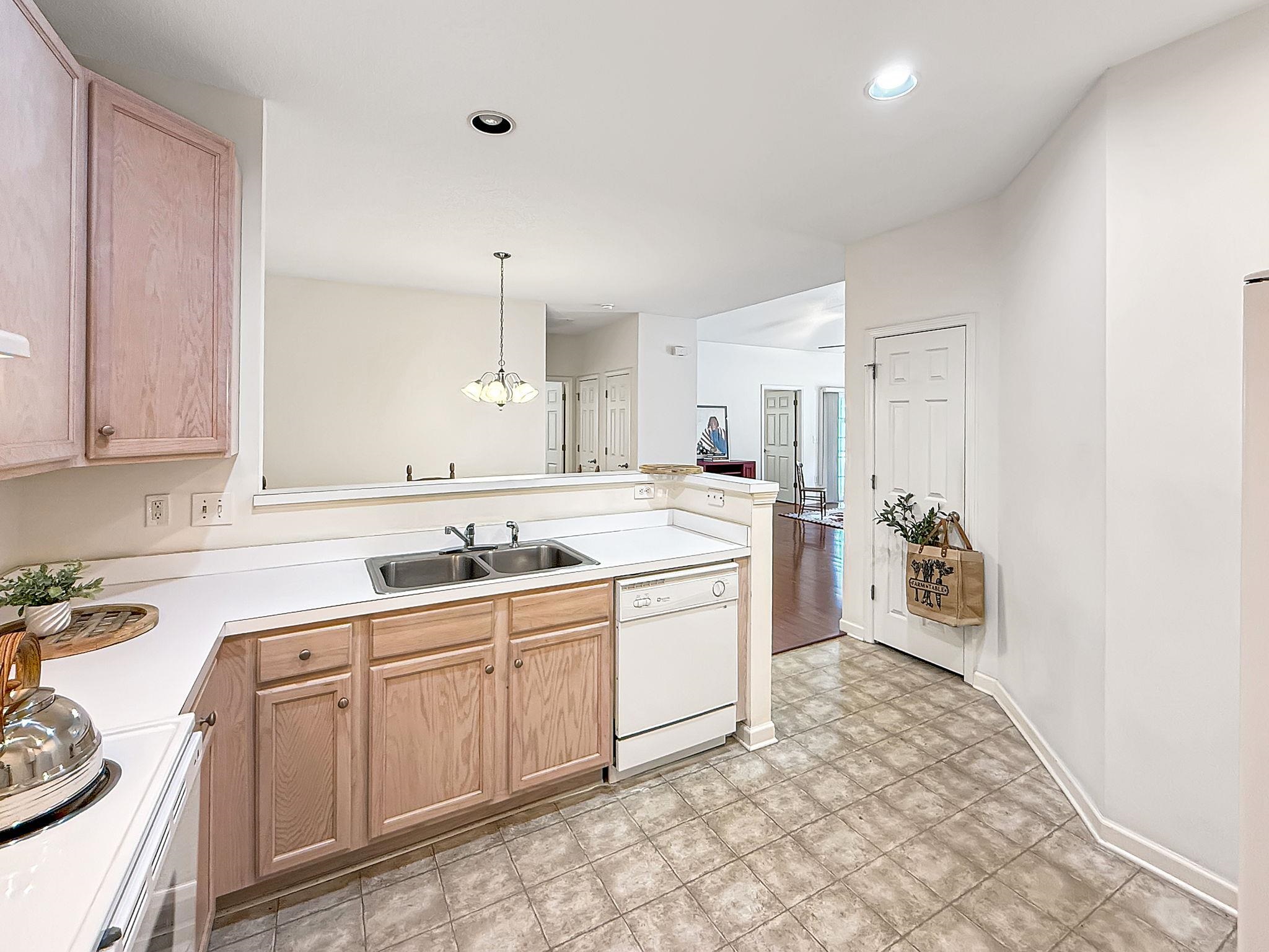 184-2 Red Rose Blvd. 