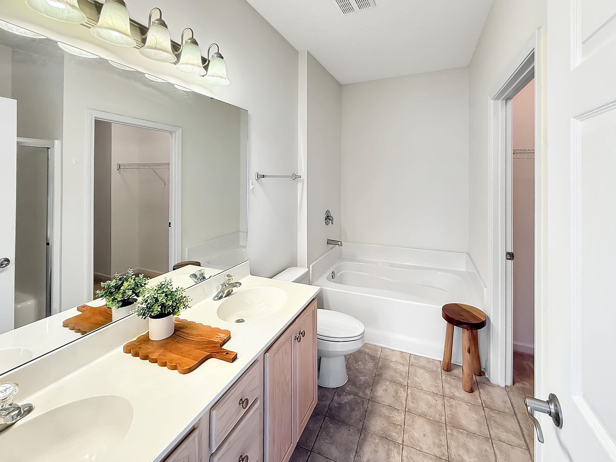 184-2 Red Rose Blvd. 