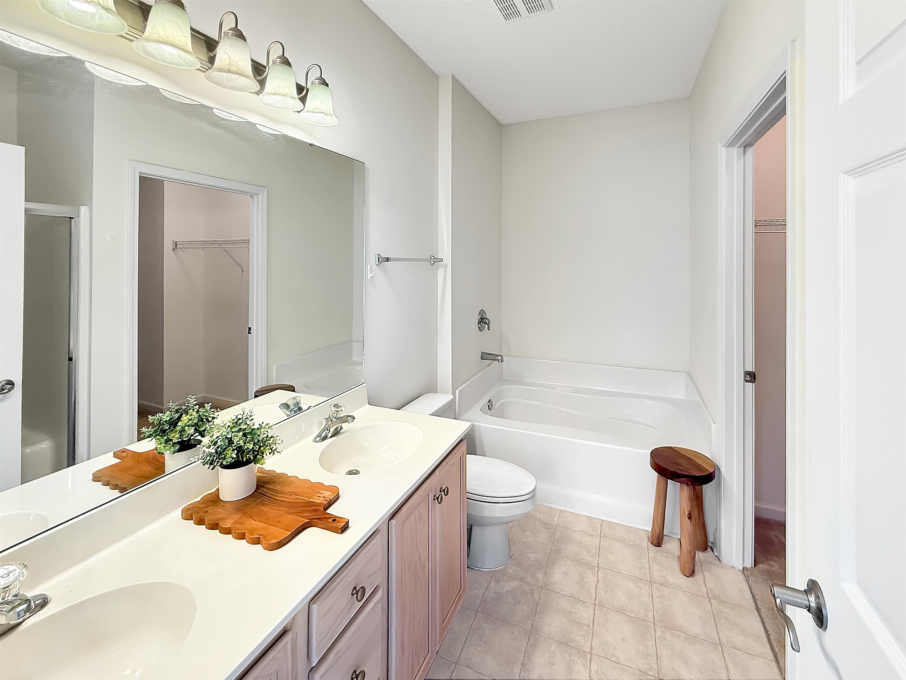 184-2 Red Rose Blvd. 