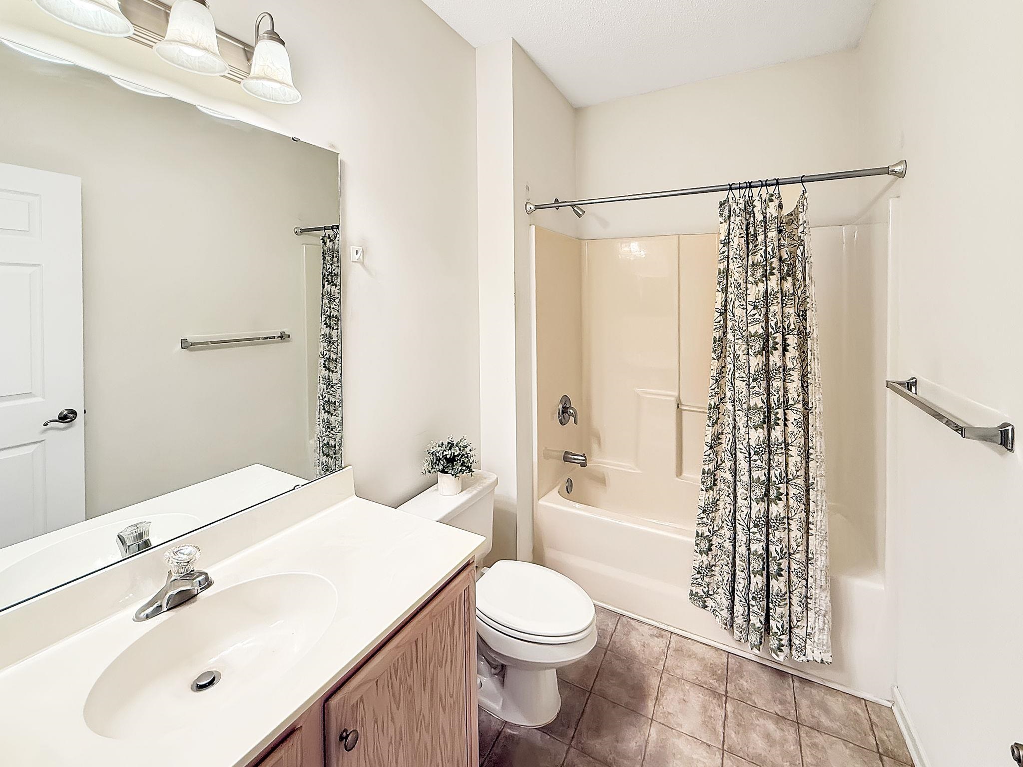 184-2 Red Rose Blvd. 