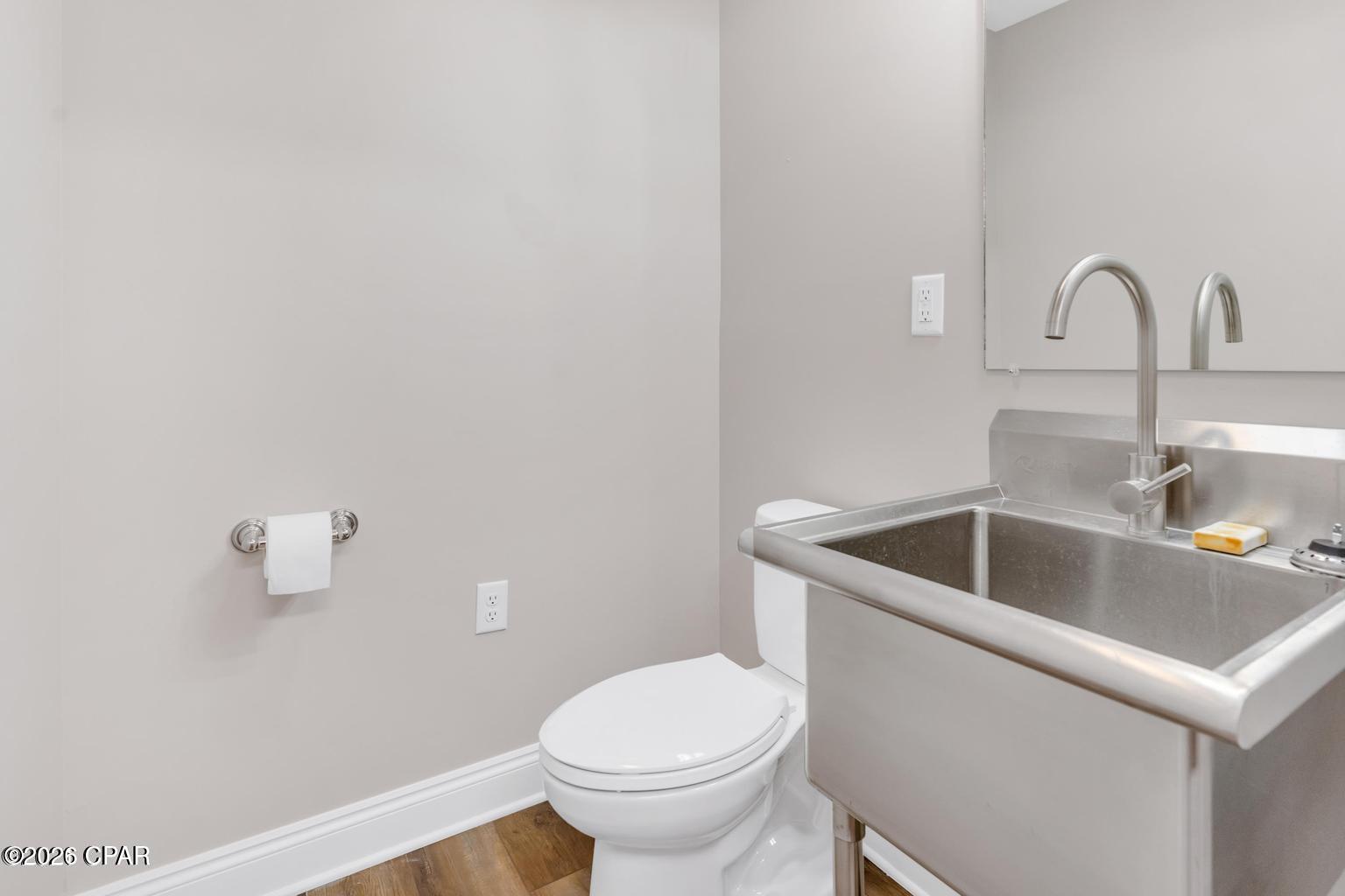 Image 18 For 13322 Airway Street