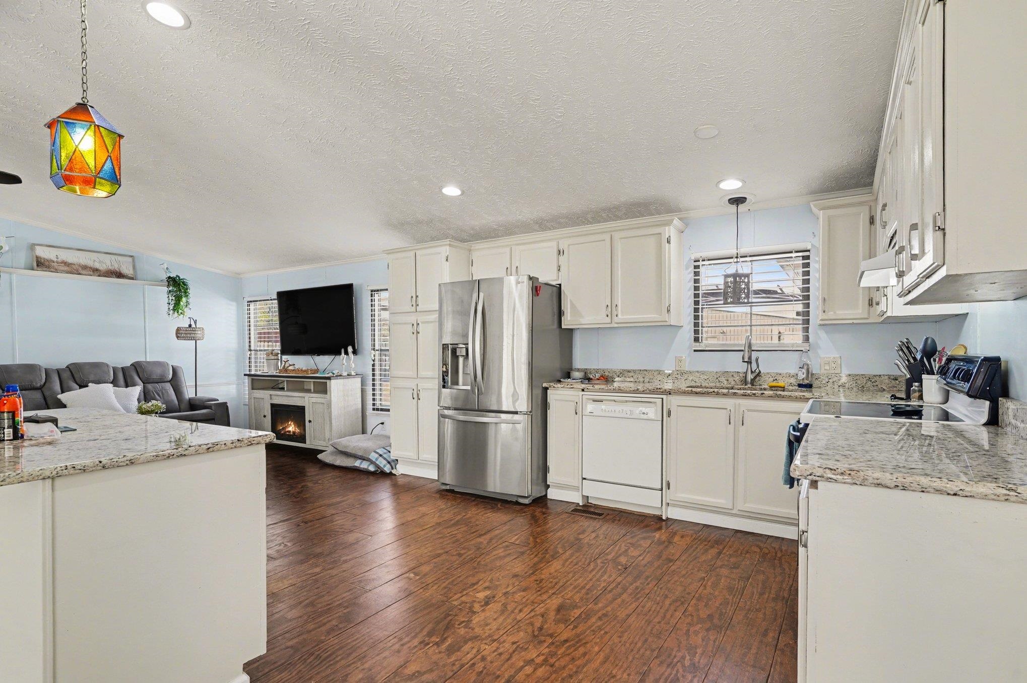 784 Lewis Ln. 