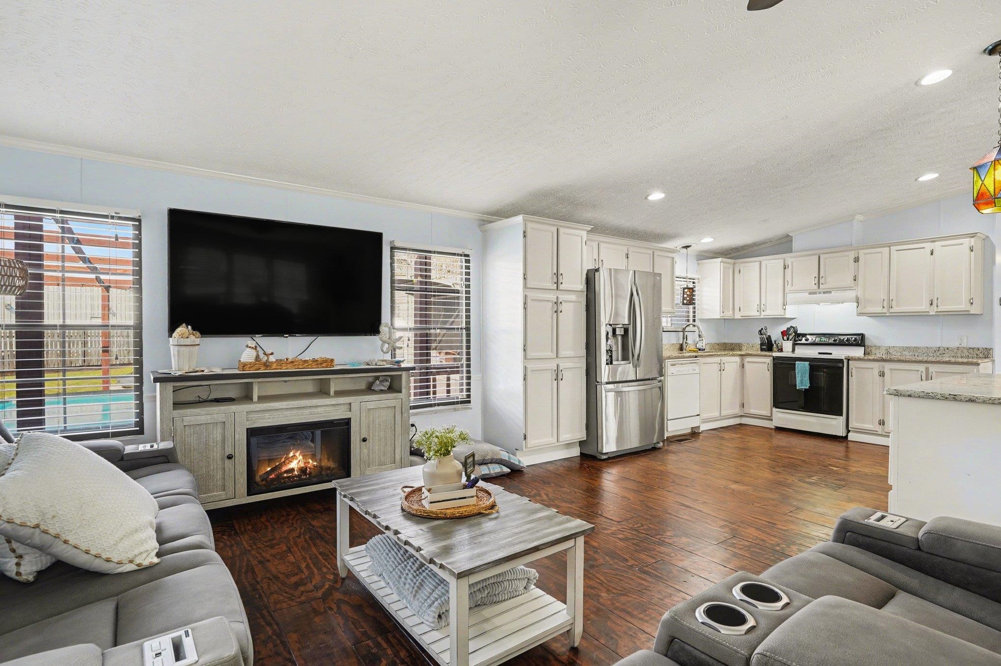 784 Lewis Ln. 
