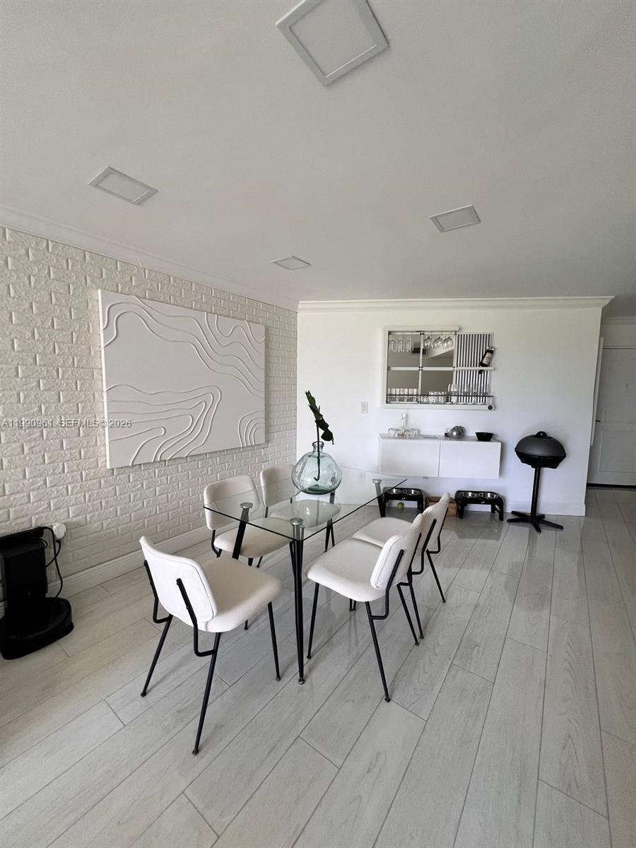 Las Brisas@ Country Club