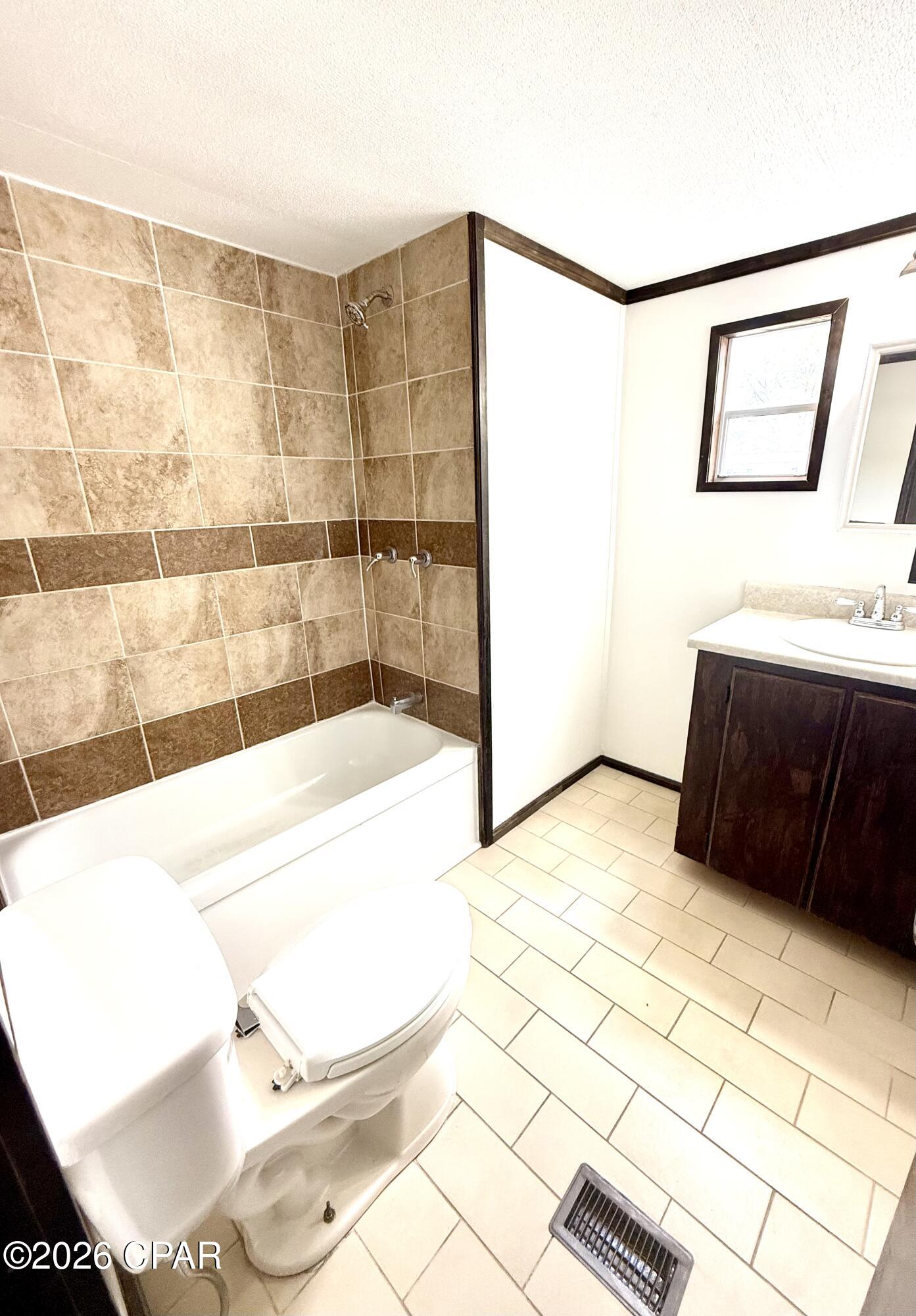 Image 14 For 241 Leonardo Lane