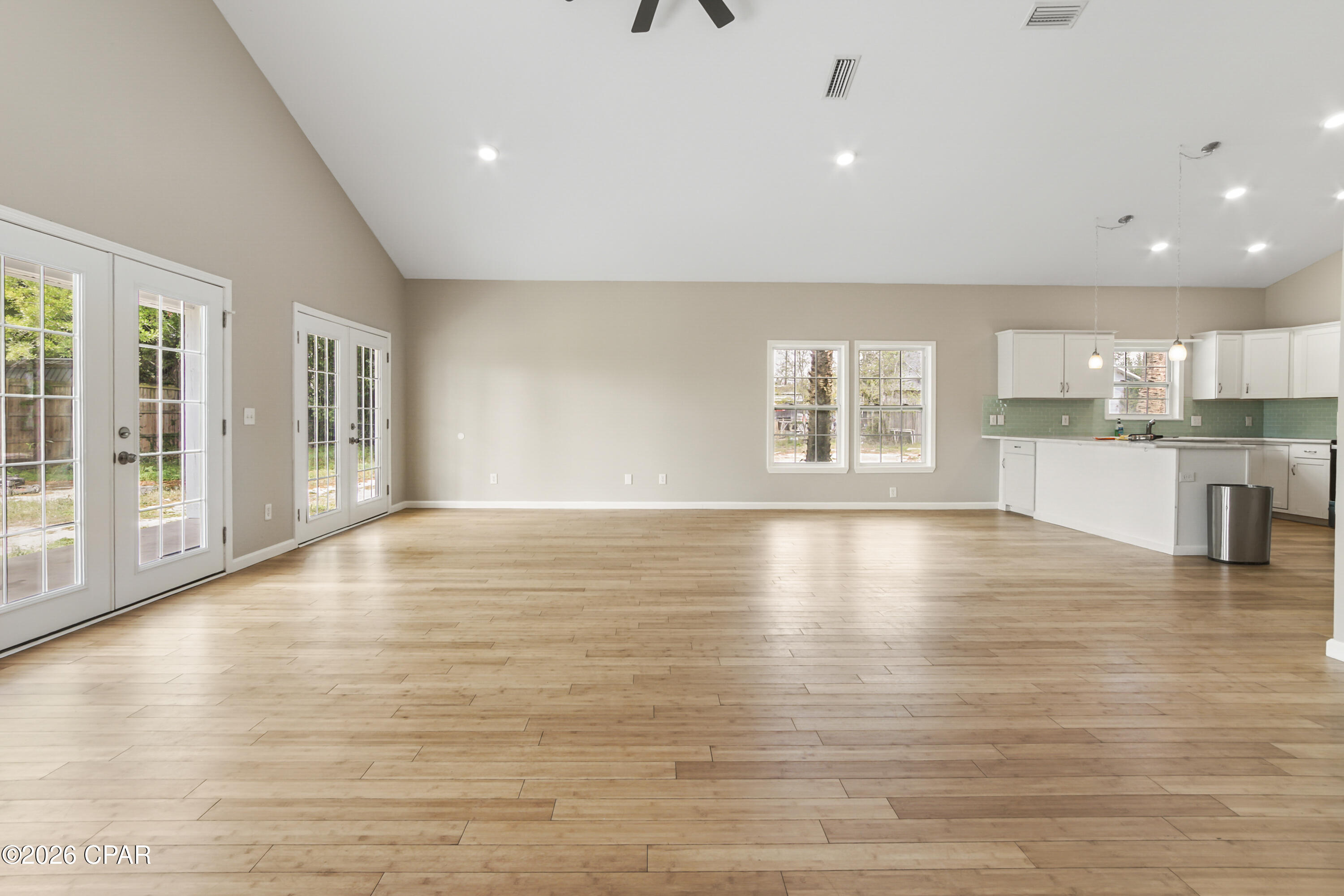 Image 20 For 403 East Avenue