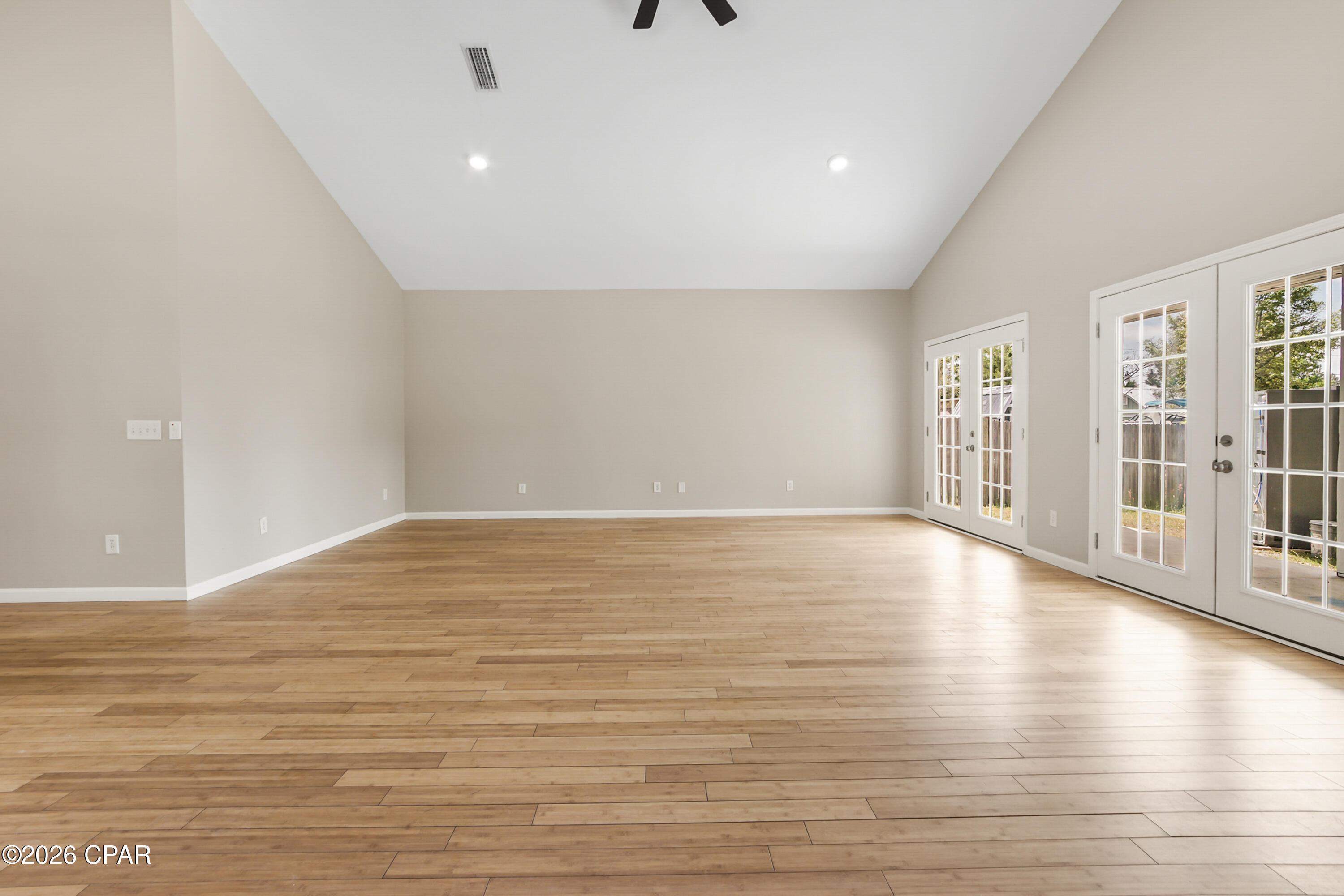 Image 24 For 403 East Avenue