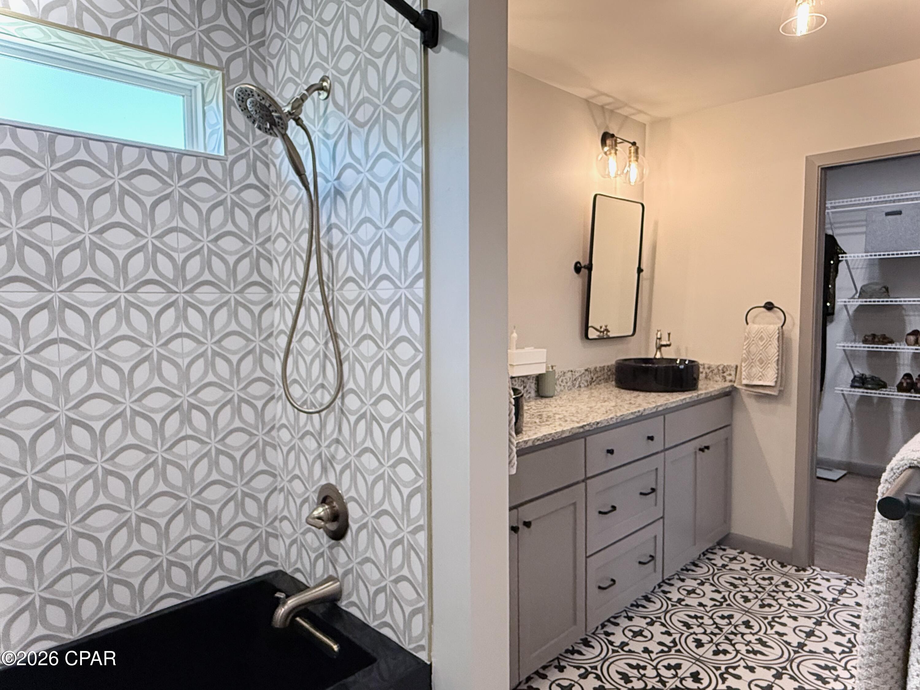 Image 14 For 3001 Russ Road