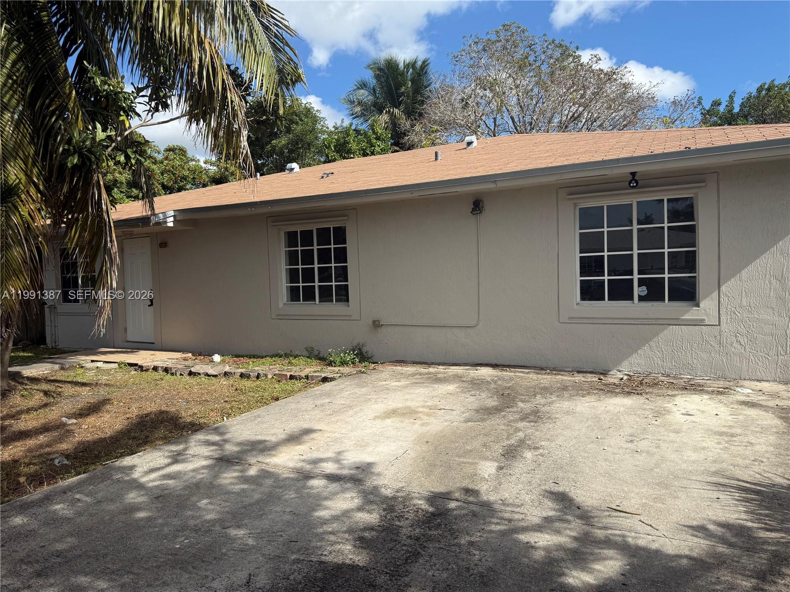 Beautiful 4 bedrooms 2 bath single family home. Spacious open kitchen and updated bathrooms. Tile flooring in all common areas and laminate flooring in the bedrooms. Fenced yard. No Association.