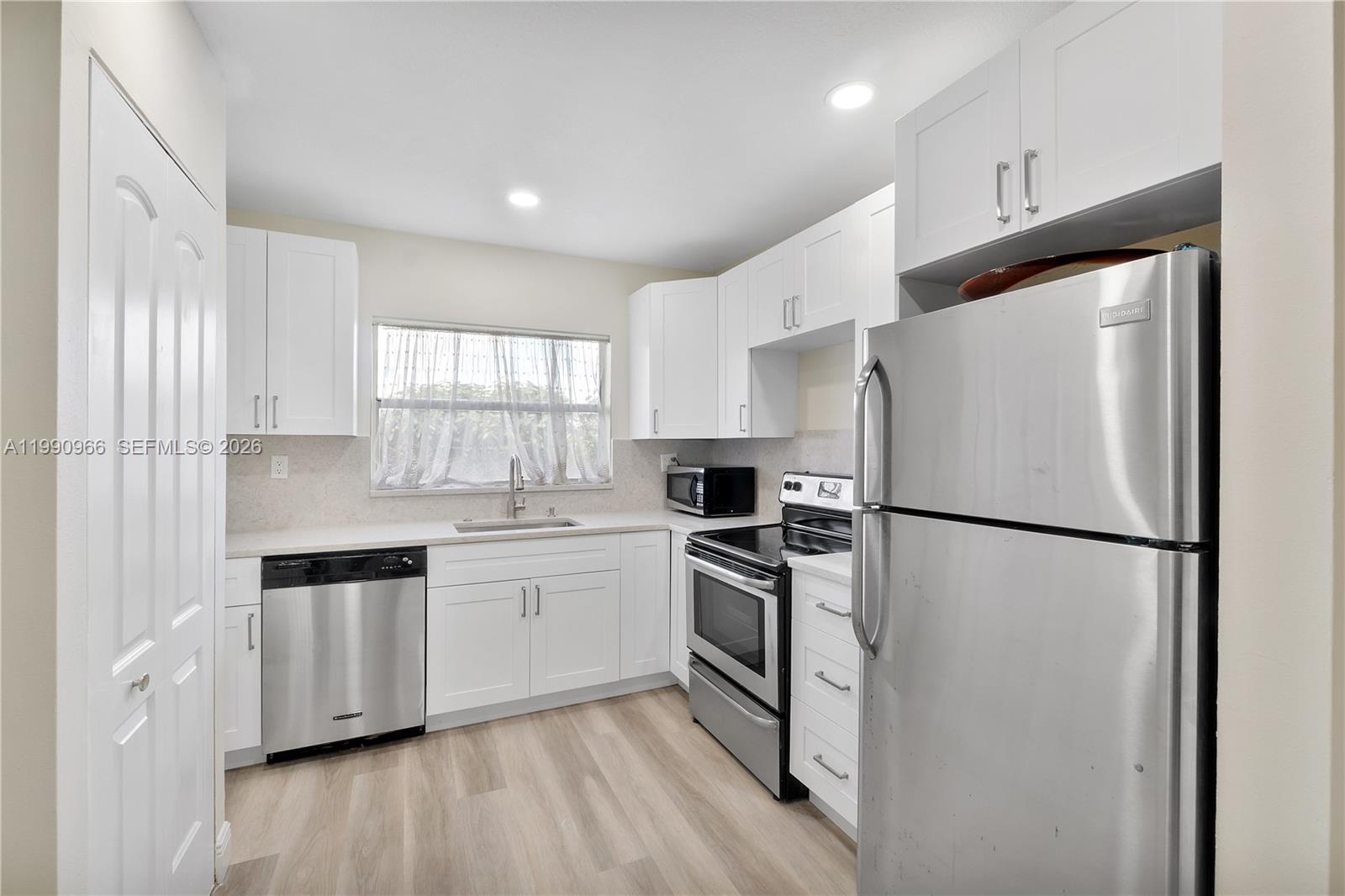 Sunrise Lakes 108 Condo