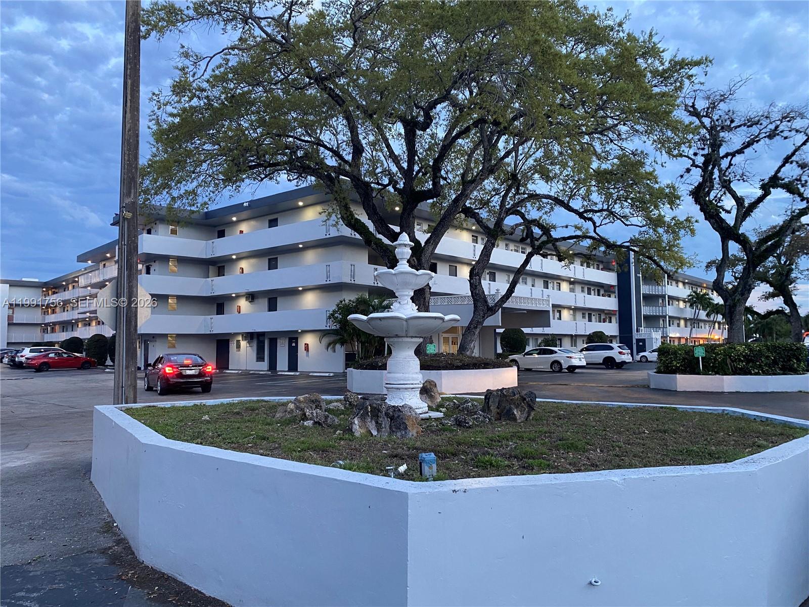 Royal Oaks Condo