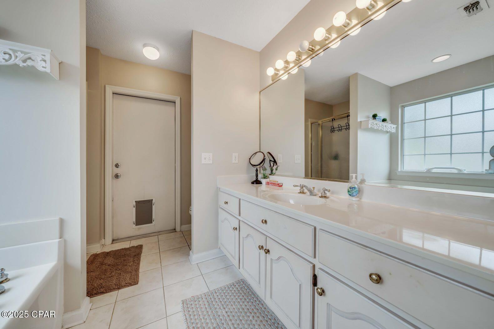 Image 20 For 128 Bonaire Drive