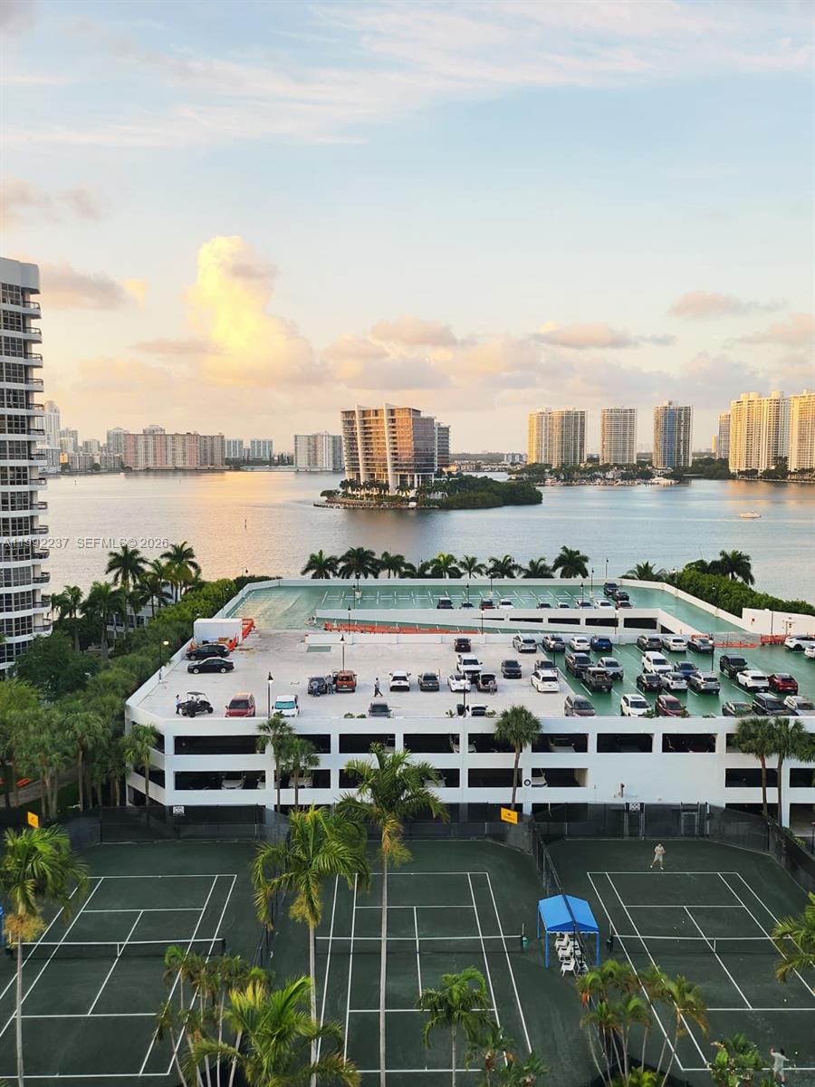 Mystic Pointe Tower 400 C